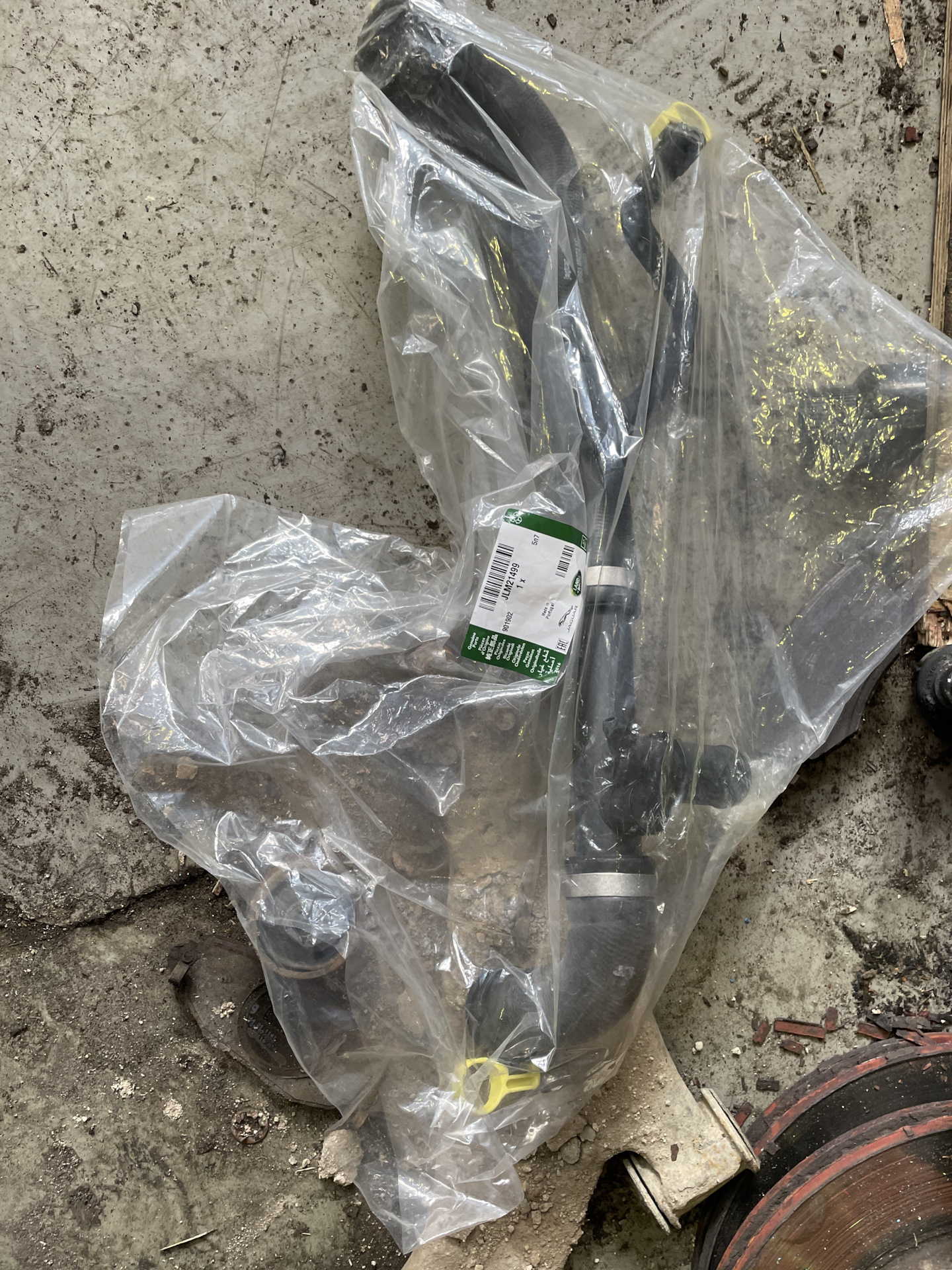 Engine Coolant Low. Замена патрубка системы охлаждения — Jaguar SType, 2,5 л, 2005 года