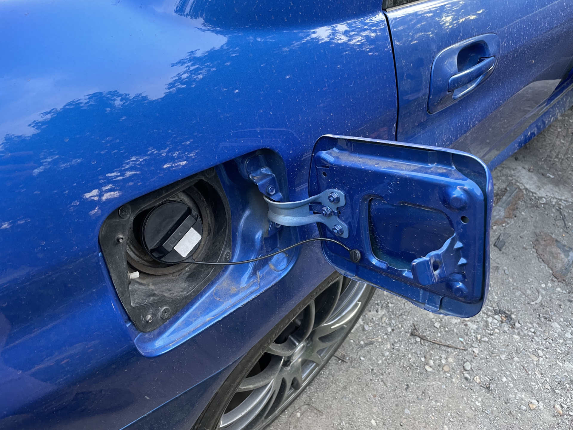 Держатель крышки бензобака — Subaru Impreza WRX (GD/GG), 2 л, 2000 года ...