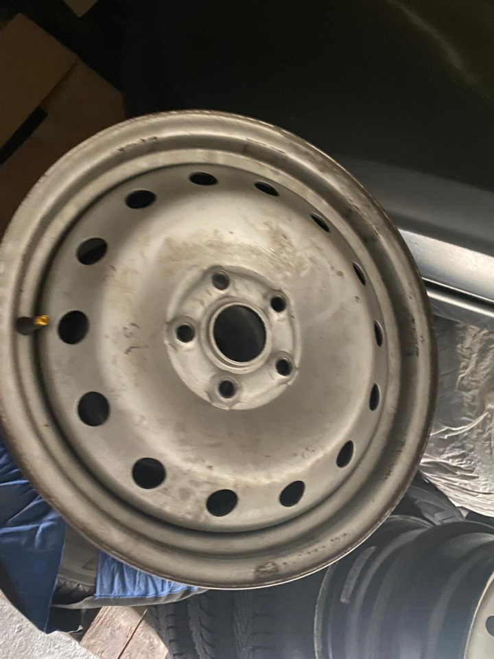 Штампованные диски 6Jx16 ET50 5x112 на Skoda Yeti, Volkswagen Golf Mk6 ...