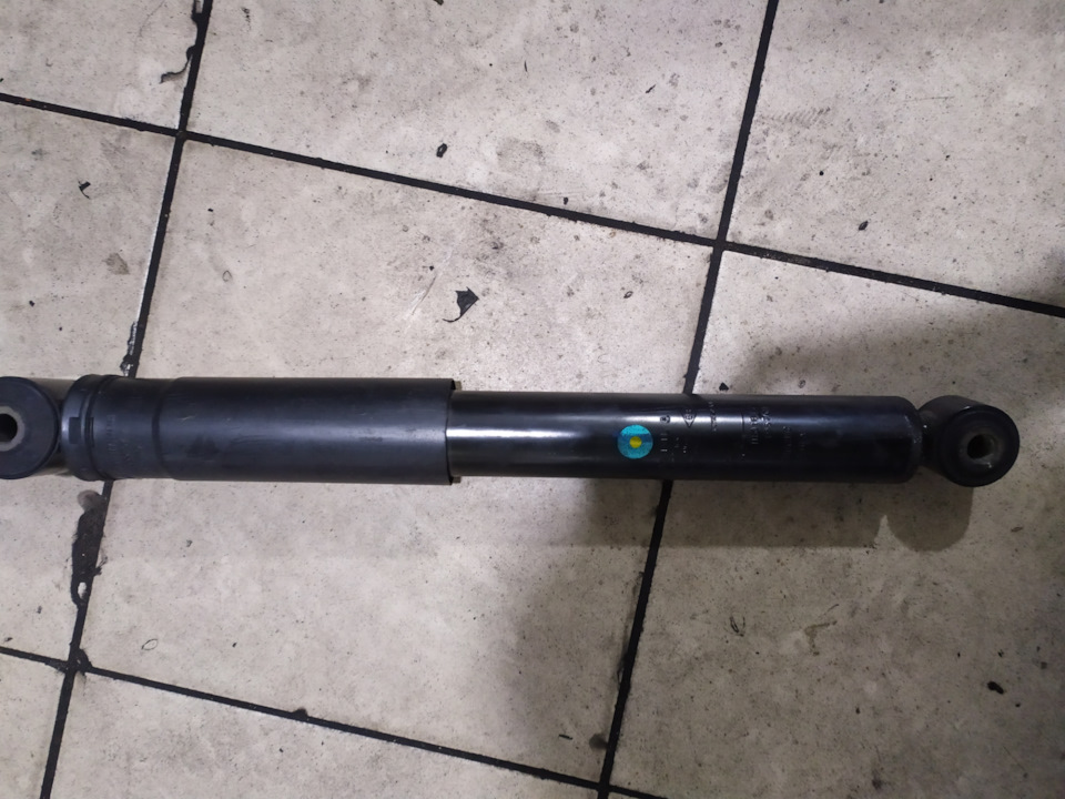 Амортизатор уаз 3163. Иж ода ход передний амортизатор. Амортизатор задание. Амортизатор задание. Иж ода 2126 задние амортизаторы комплект.