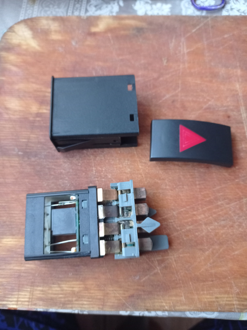 Ремонт кнопки аварийной сигнализации. — Skoda Superb Mk1, 1,8 л, 2008 ...