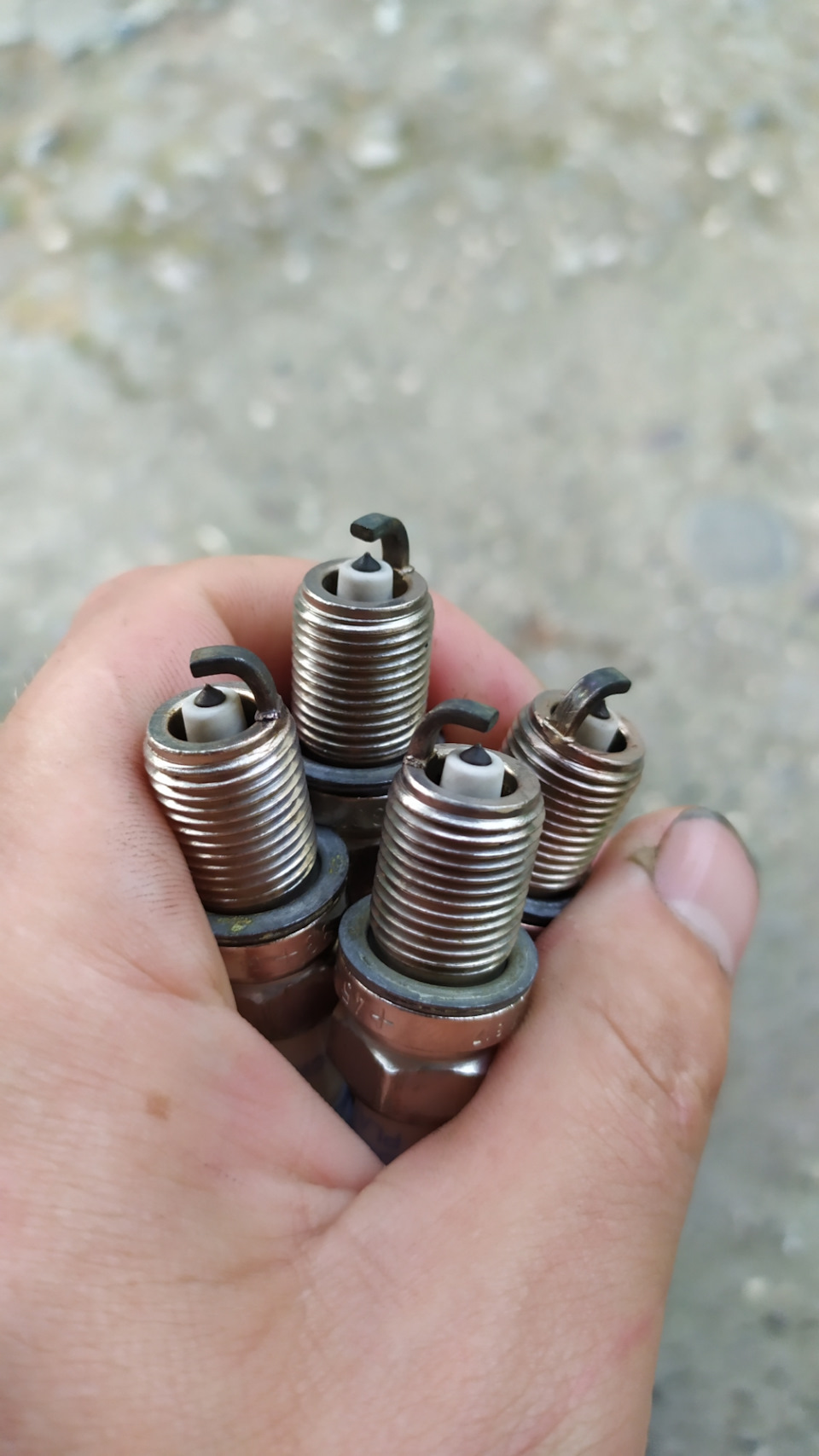 Чистка свечей зажигания — Москвич 2141, 1,5 л, 1988 года | плановое ТО ...