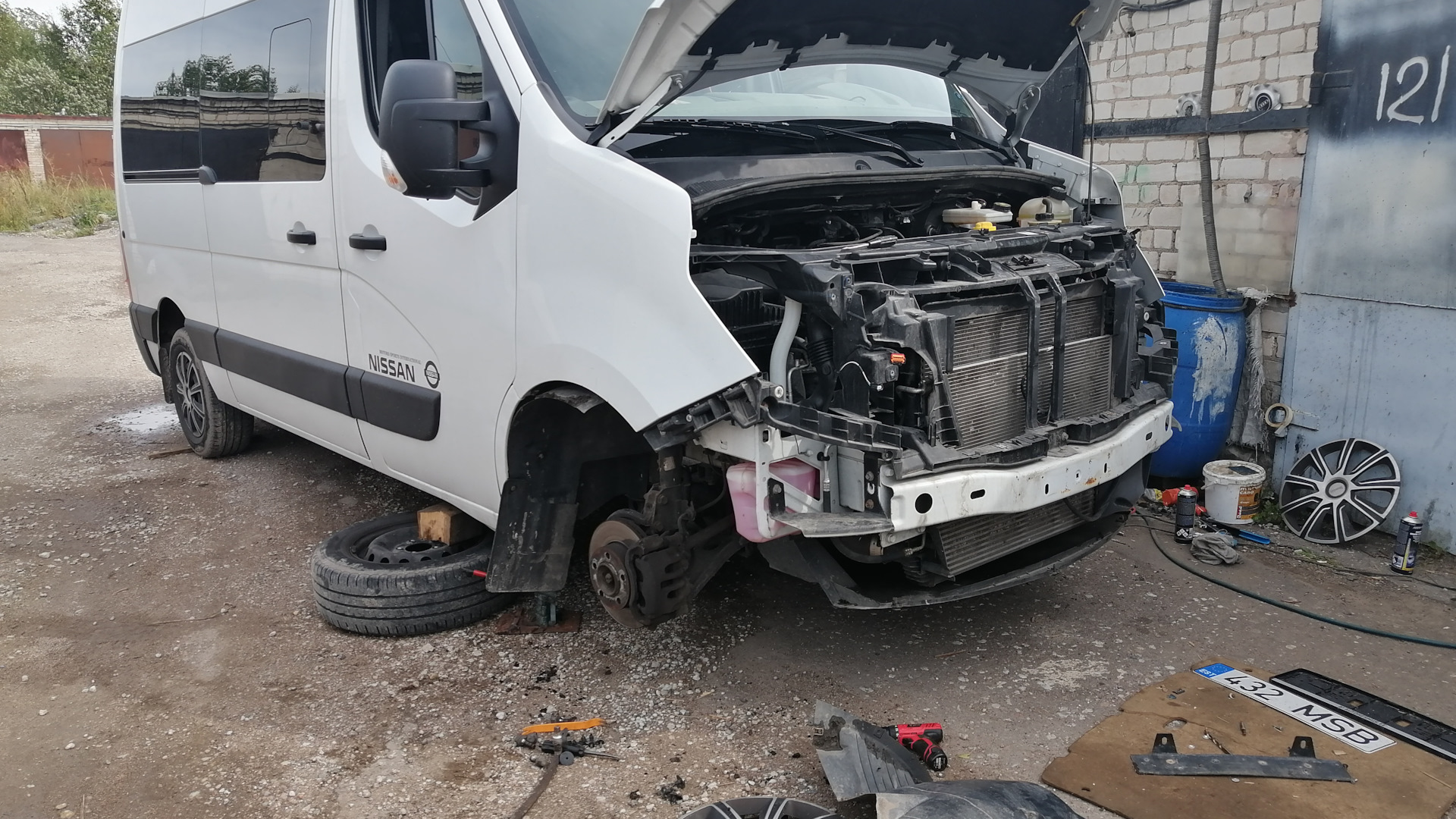 Nissan nv400 2014 on sale