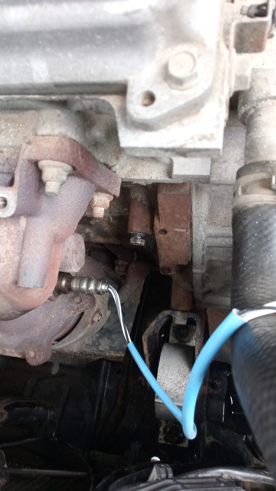 Сливной болт намазал силиконовым прозрачным герметиком, как и 4 года назад при прошлой замене. — Nissan Almera Classic (B10)