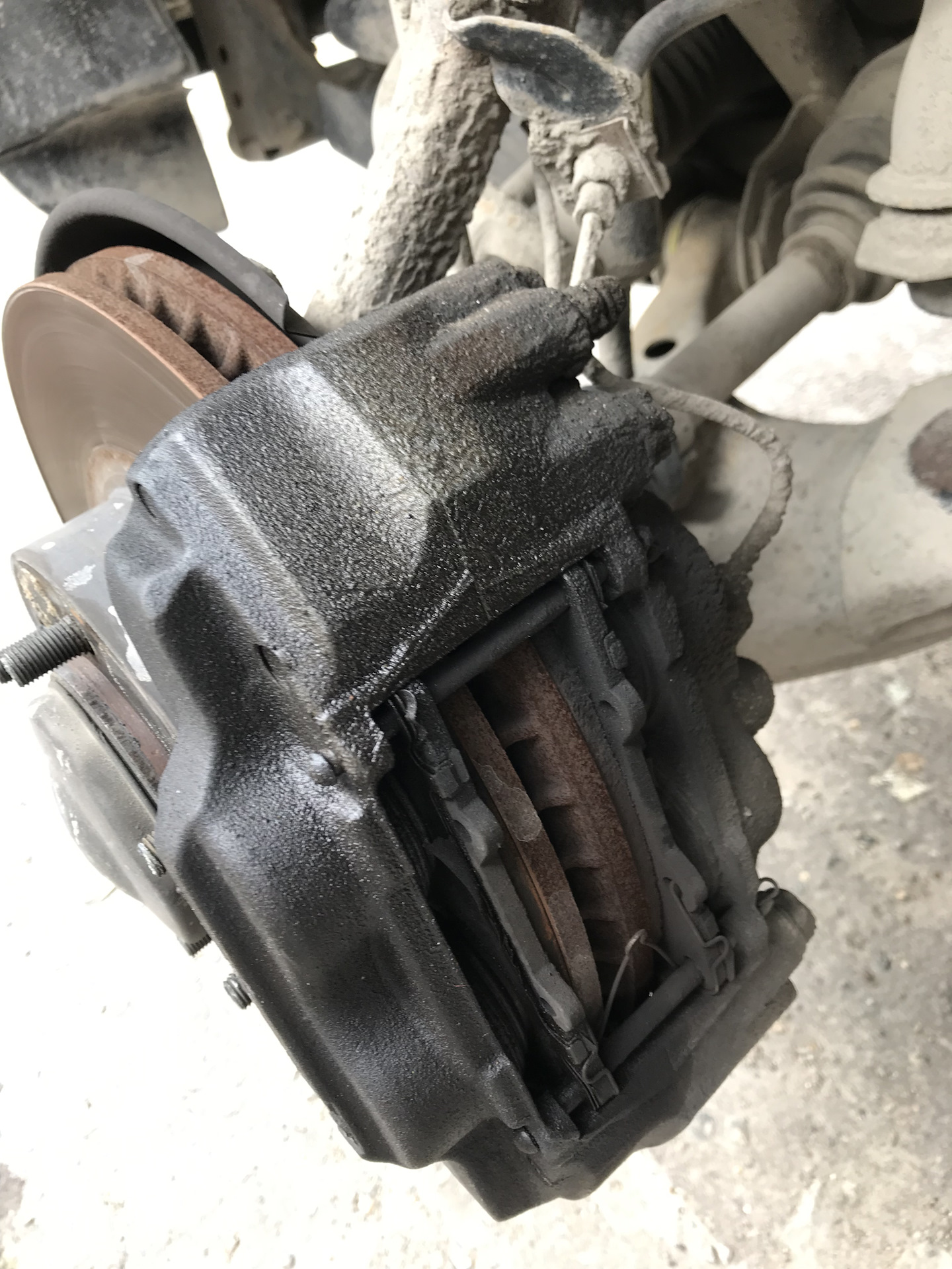 задний суппорт киа рио 2. суппорта калдина ат 63 28. номер суппорта. Ae1s043 640 суппорт. суппорт левый тормозной volkswagen jetta 2013.