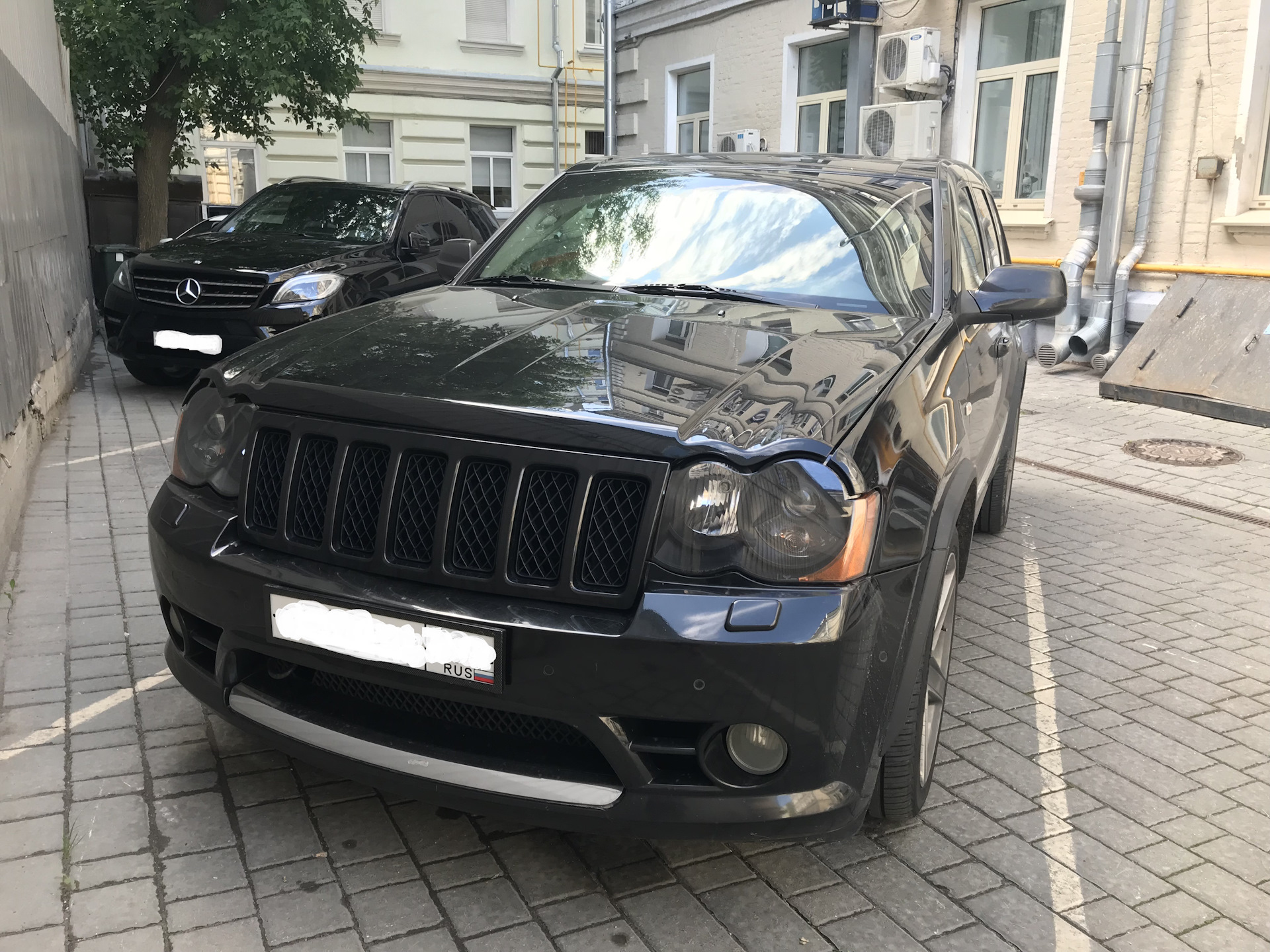 392 Inaugural Edition srt8 табличка