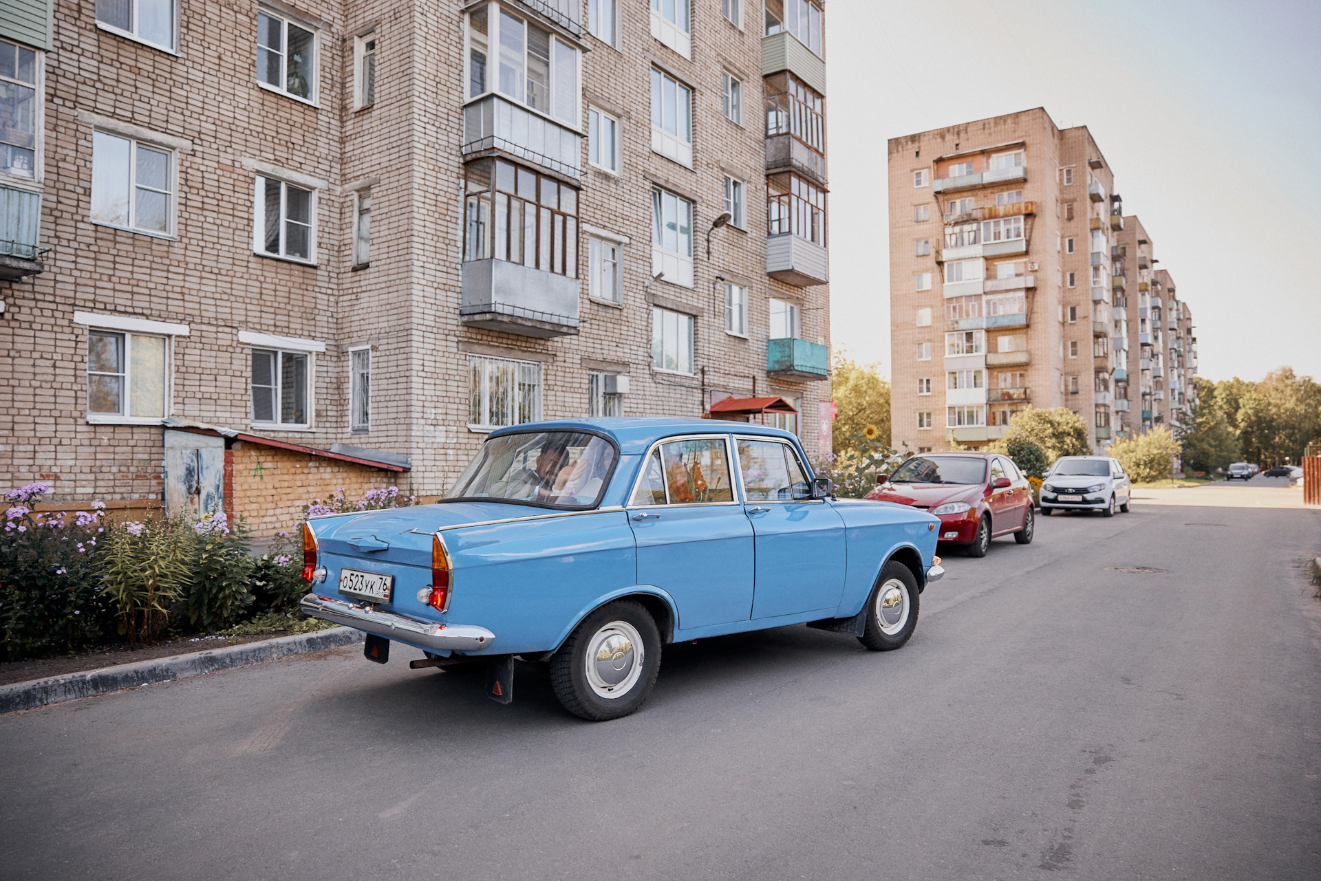 Москвич нижний новгород. Москвич 412. Украшение свадебного москвича 412.