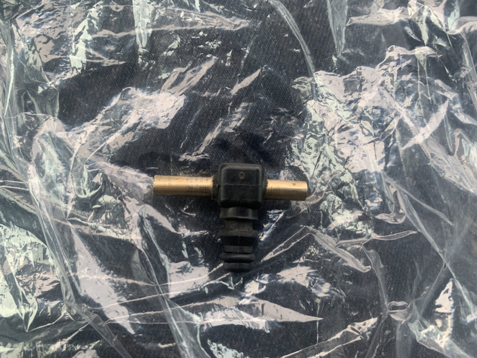 Течь топлива с обратки форсунки — Renault Laguna II, 2,2 л, 2002 года ...