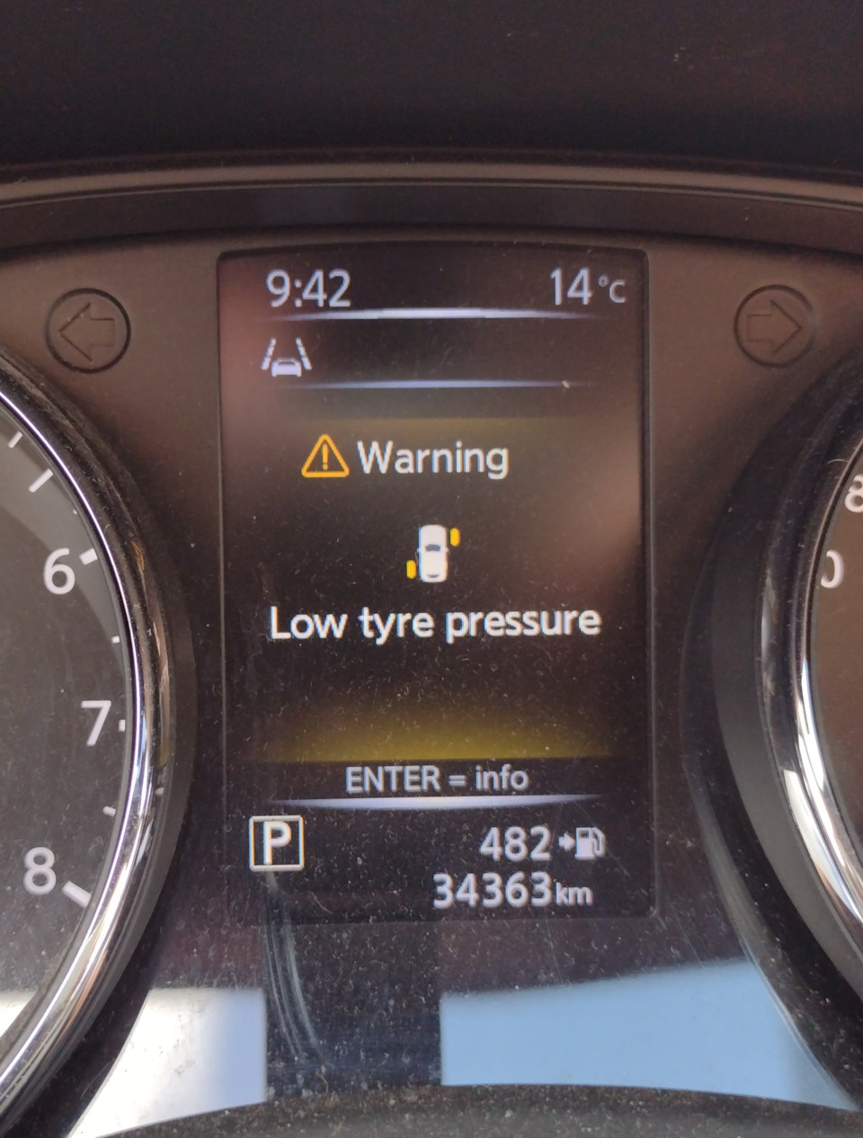 Первое предупреждение о низком давлении — Nissan Qashqai (2G)