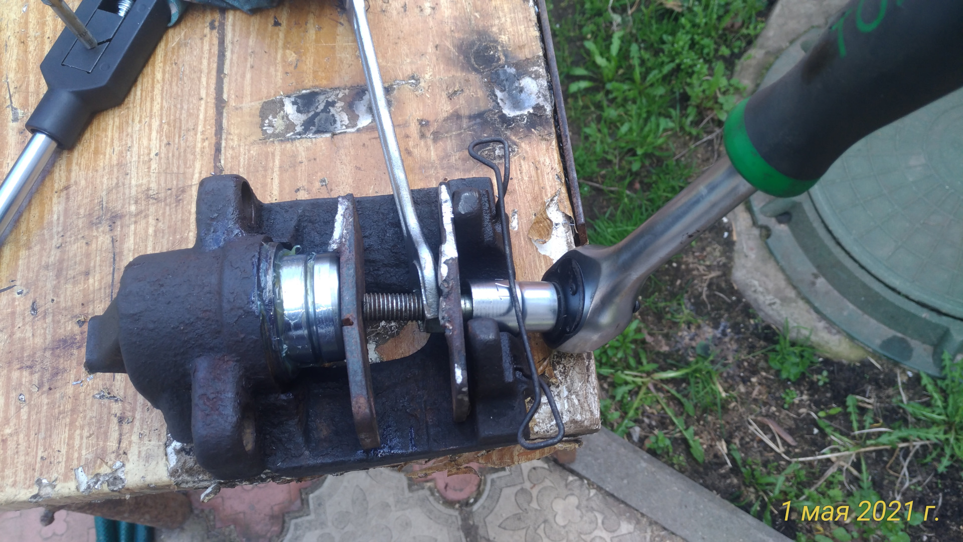 Подклинивание заднего (левого) колеса. Этап 2 (ревизия суппорта ...