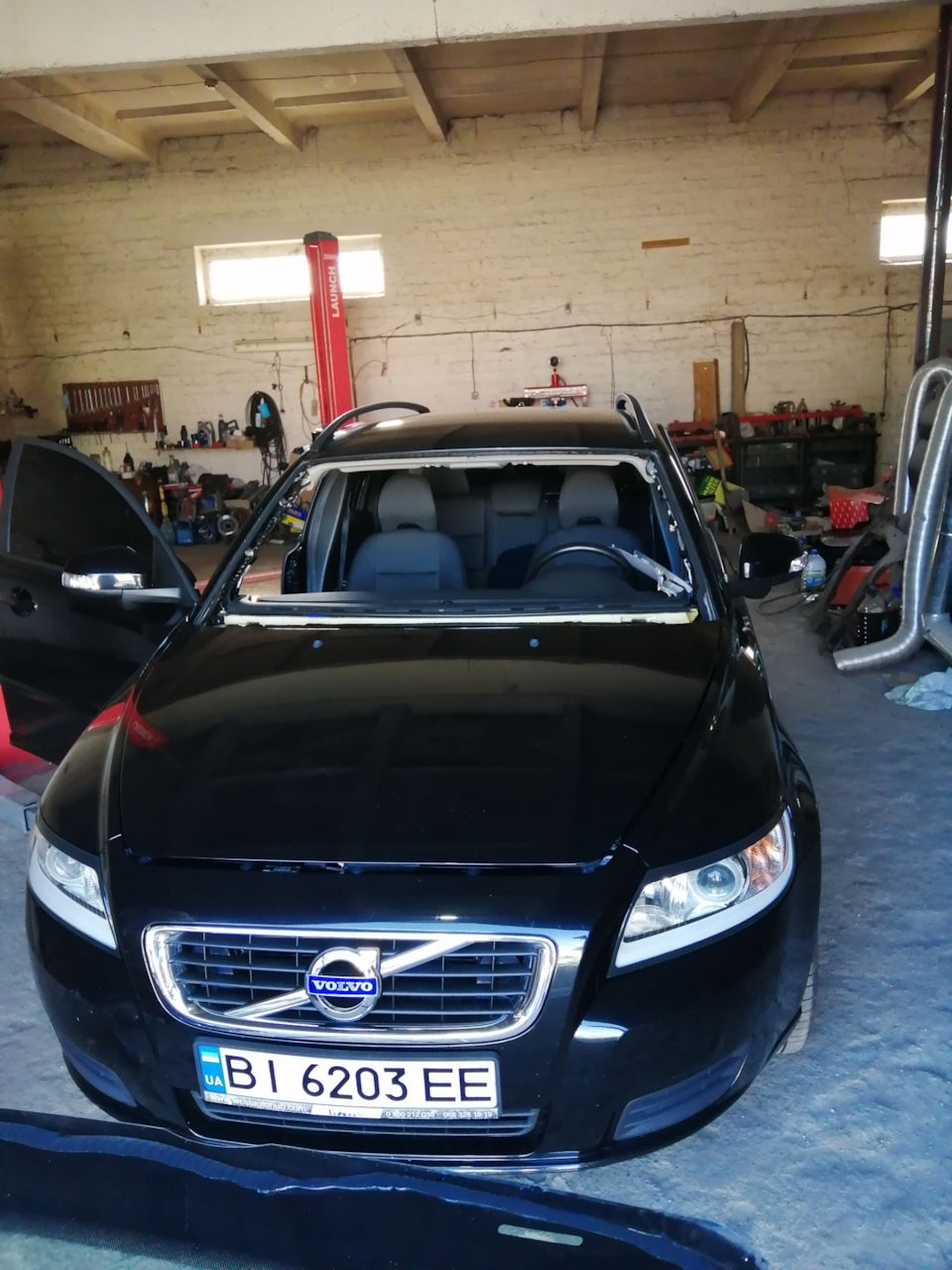 Переклейка лобового стекла — Volvo V50, 2 л, 2011 года | другое | DRIVE2