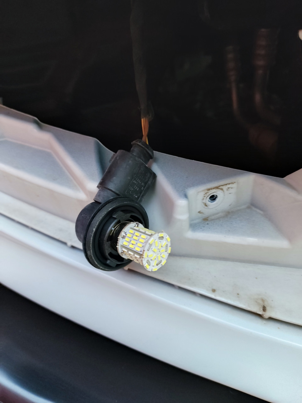 Замена ламп ДХО на светодиоды — Volkswagen Polo Sedan, 1,6 л, 2019 года ...