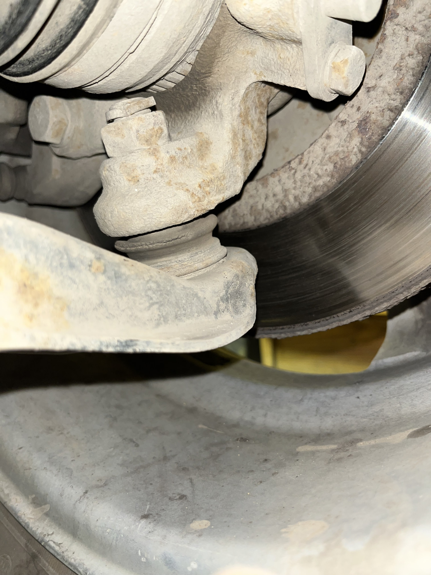 Нужен совет. Умирают задние сайлентблоки передних рычагов и шаровые ...