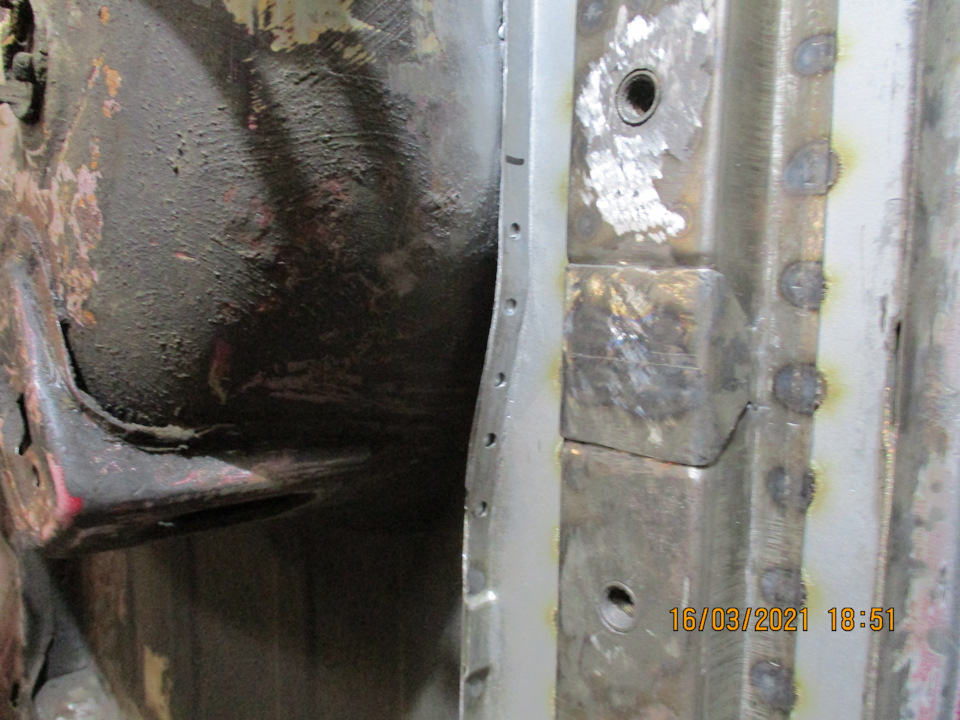 Эти тоже к ржавенькой варить. — Ford Sierra