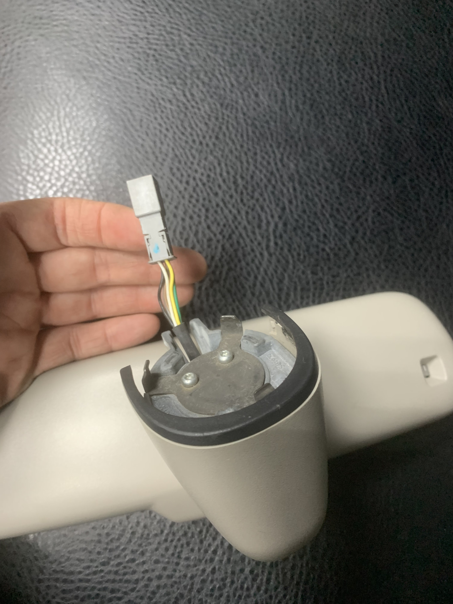 Есть у кого распиновка зеркала с автозатемнением — Audi Q7 (1G), 3 л ...