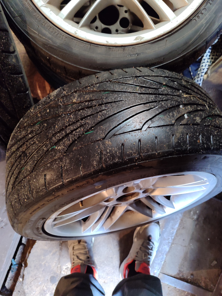 Шины летние Toyo 235/45 R17, литые диски BMW 8Jx17 ET20 5x120 на BMW 5 ...