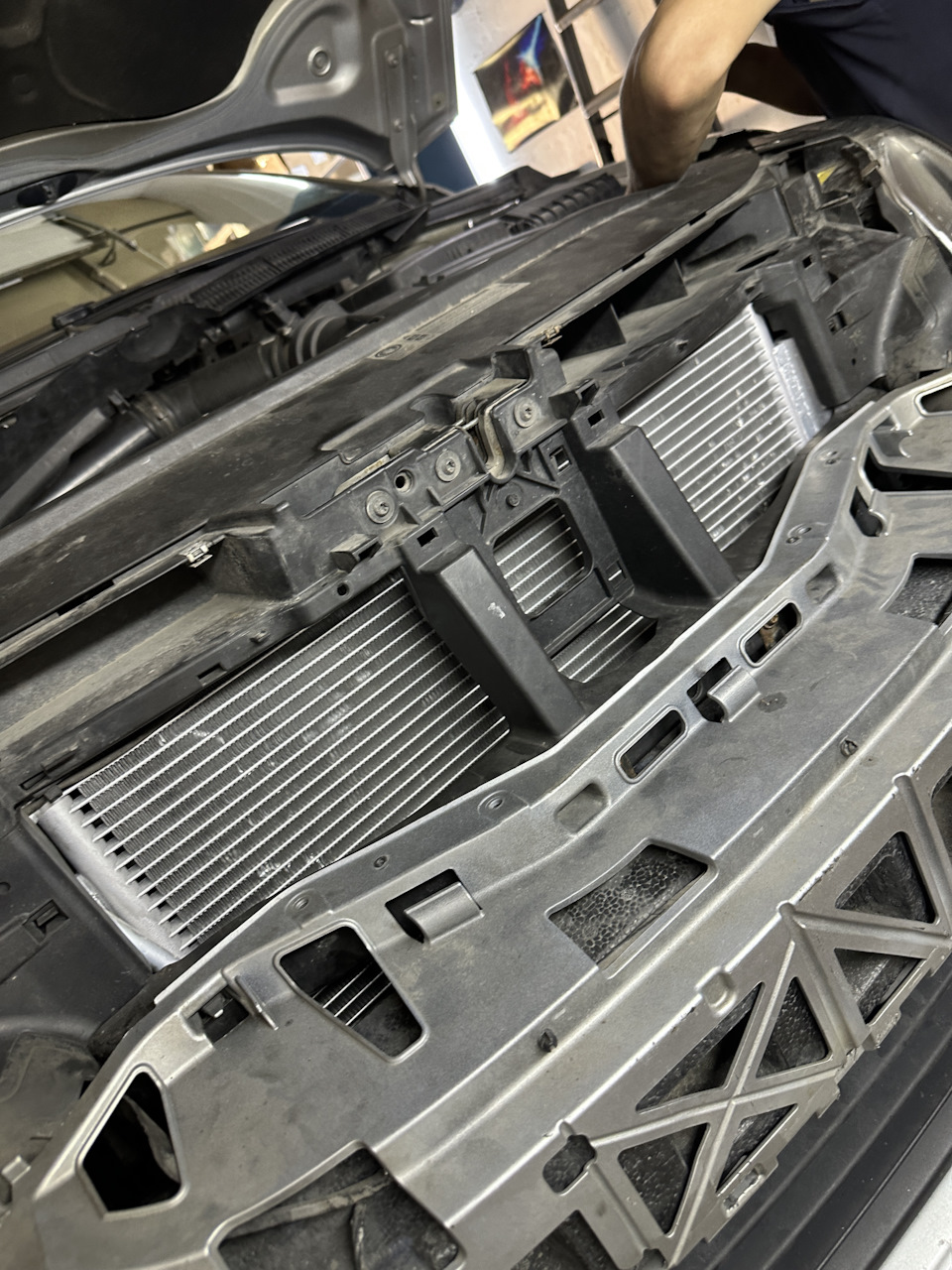Замена радиатора кондиционера — Volkswagen Passat CC, 1,8 л, 2009 года ...