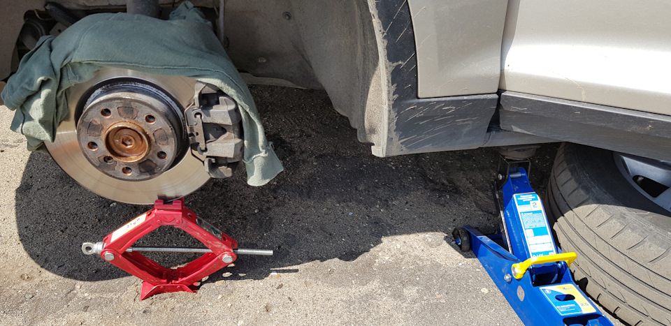 Замена передней стойки стабилизатора BMW X3 — BMW X3 (F25), 3 л, 2013 ...