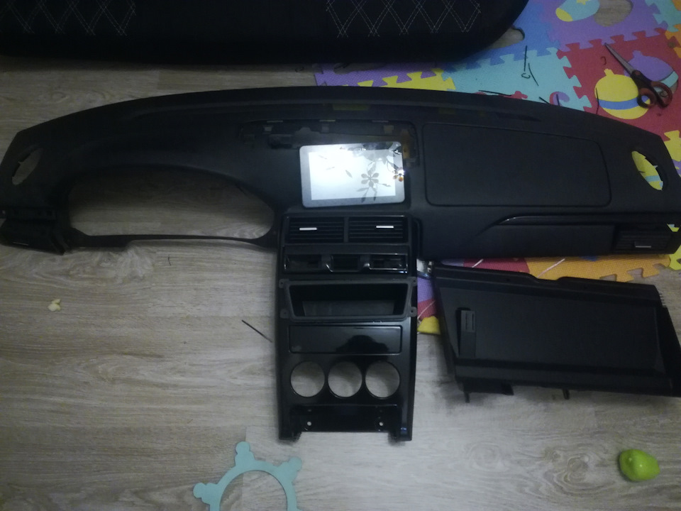 Разбор центральной части панели. - Lada Приора хэтчбек, 1,6 л, 2014 года автозву