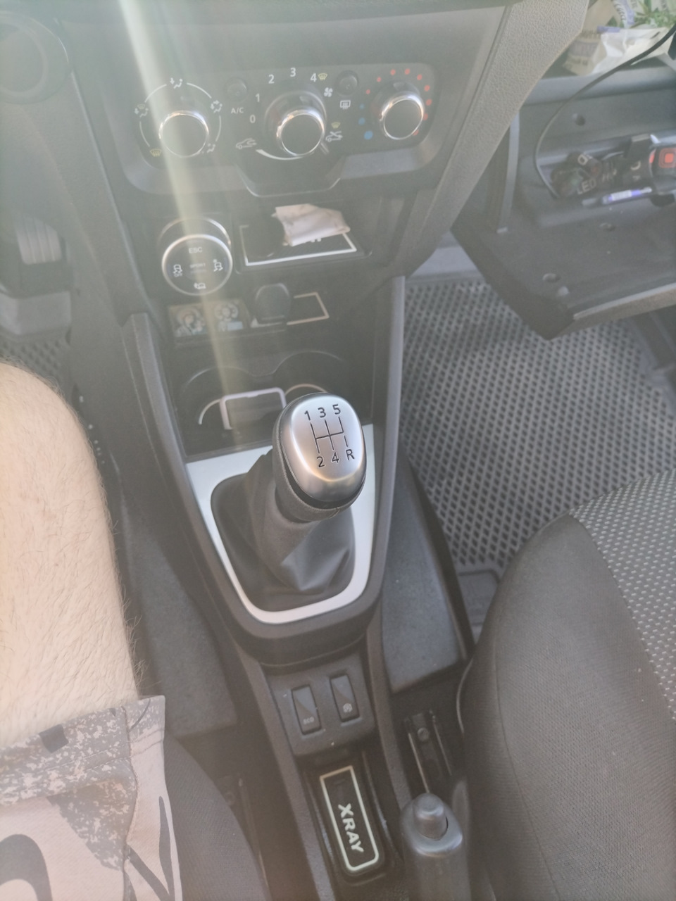 Стало: более утонченно и красиво. Ручка прям отличная на мой взгляд. Хотел себе ставить от шевроле но нашёл и подешевле, и поэстетичнее (от шевроле стоила 3к) — Lada XRAY