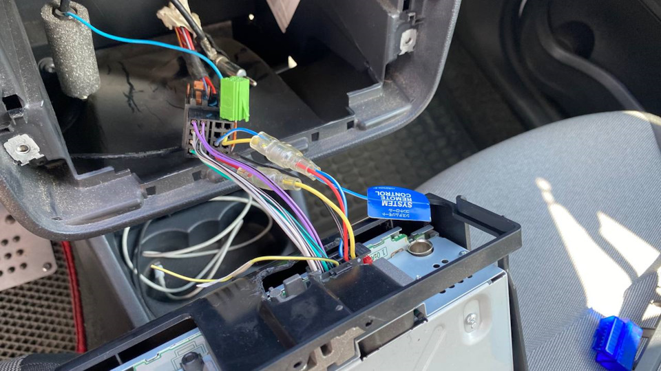 Установка магнитолы RCD 330 Plus Desay — Skoda Fabia Mk2, 1,2 л, 2013 ...