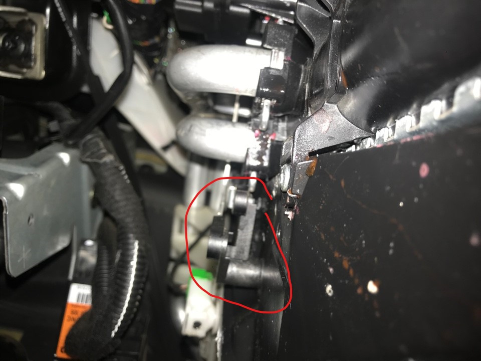 белая подошва на кроссовках стала цвета антифриза)) — Volvo S60 (1G), 2 ...