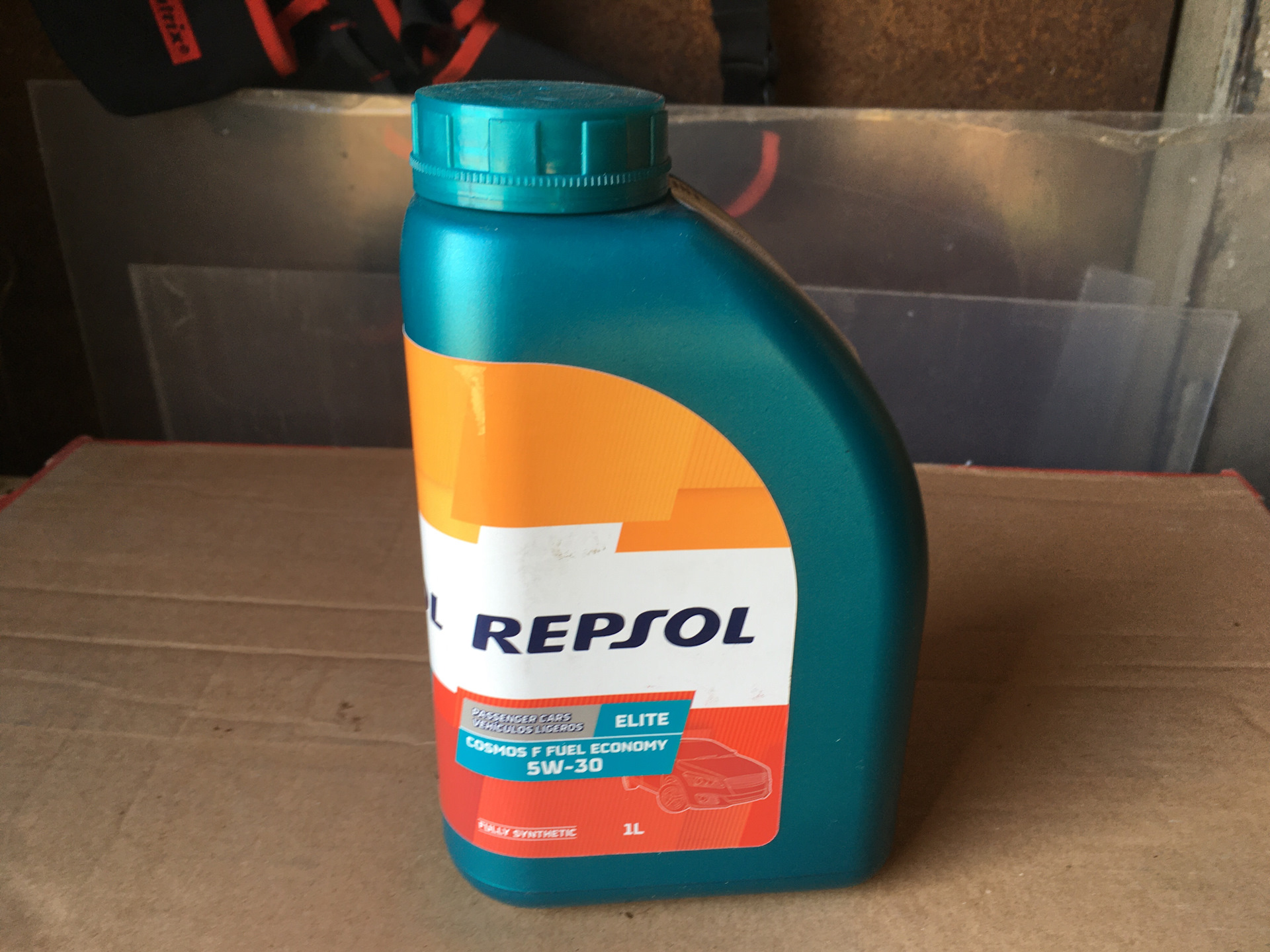 Репсол масло производитель. Repsol Elite Cosmos f fuel economy 5w30. 6051r Repsol. 6107r Repsol. Репсол 5w30 синтетика Dex.