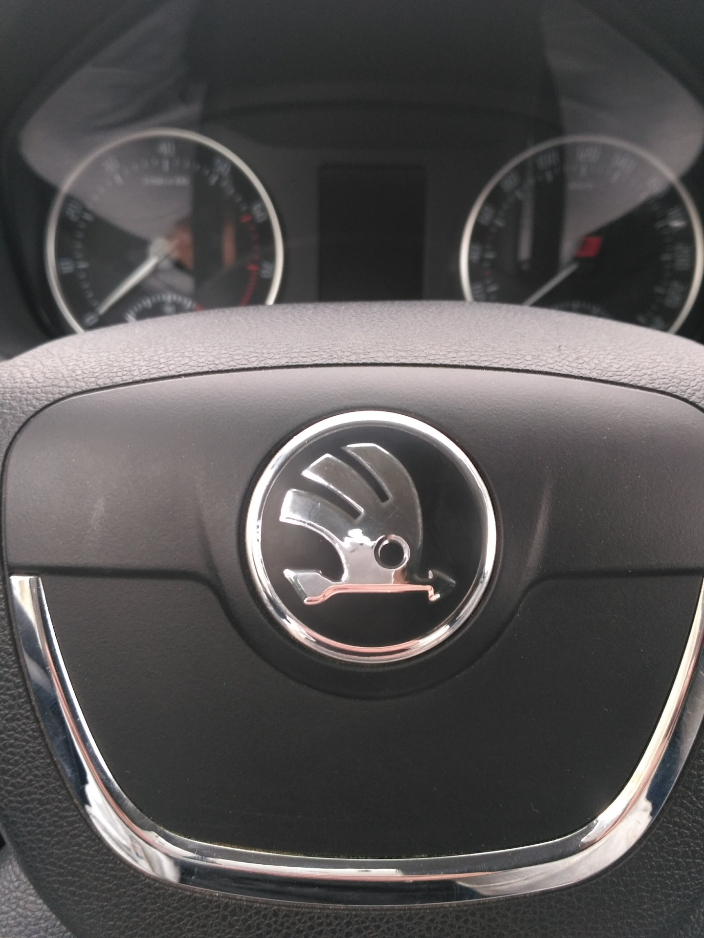 Как снять эмблему skoda с руля Эмблема - Skoda Octavia A5 Mk2, 1,6 л, 2013 года аксессуары DRIVE2