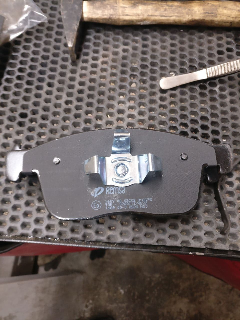 50 тыс на родных тормозных колодках — Volvo XC60 (1G), 2,4 л, 2017 года ...