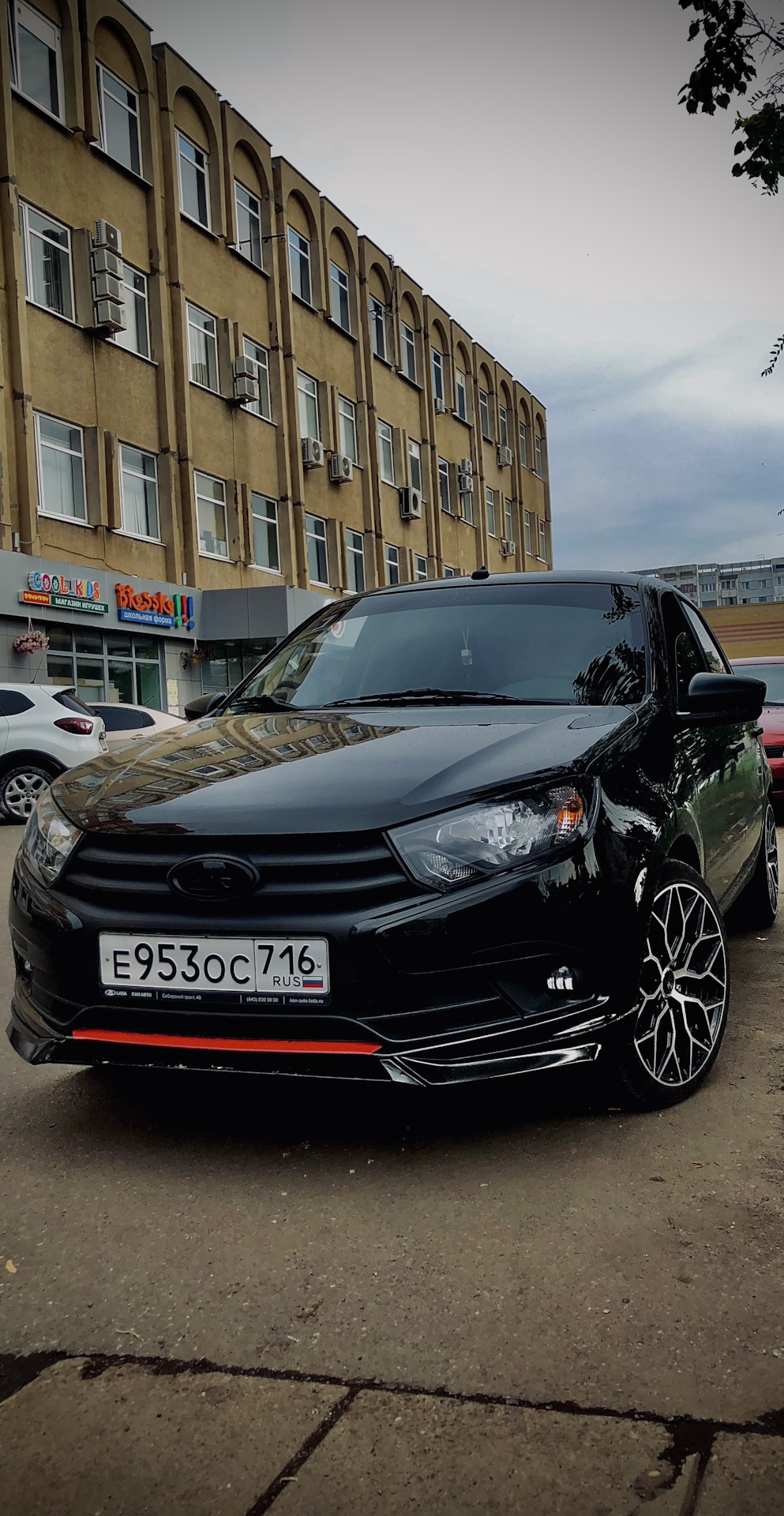 Сменил на диски Vossen HF2 r17 4х100 (реплика) — Lada Гранта (2G) FL, 1,6  л, 2020 года | колёсные диски | DRIVE2