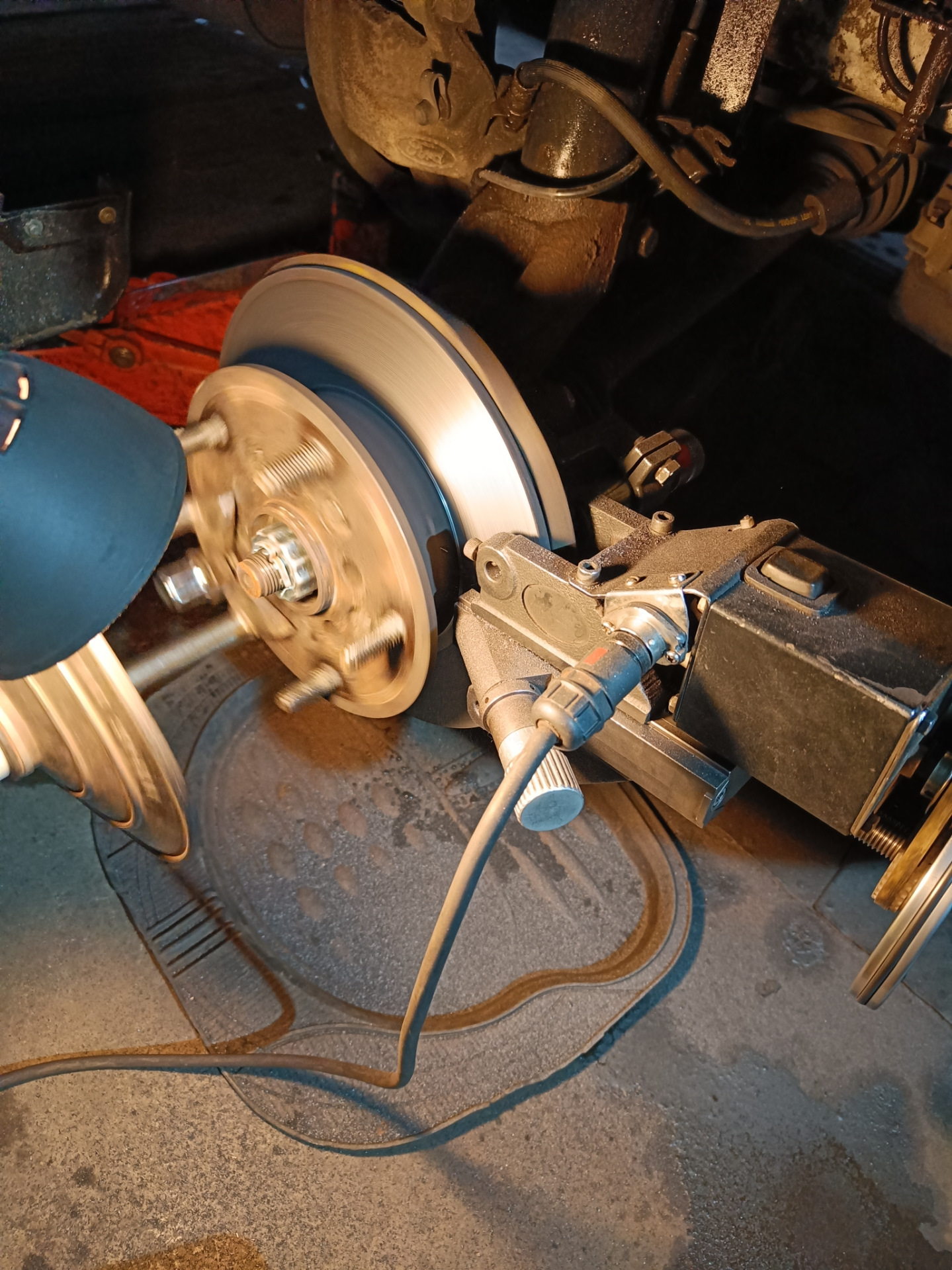 Прощай биение при торможении или вибрация в руль и на пятую точку ...