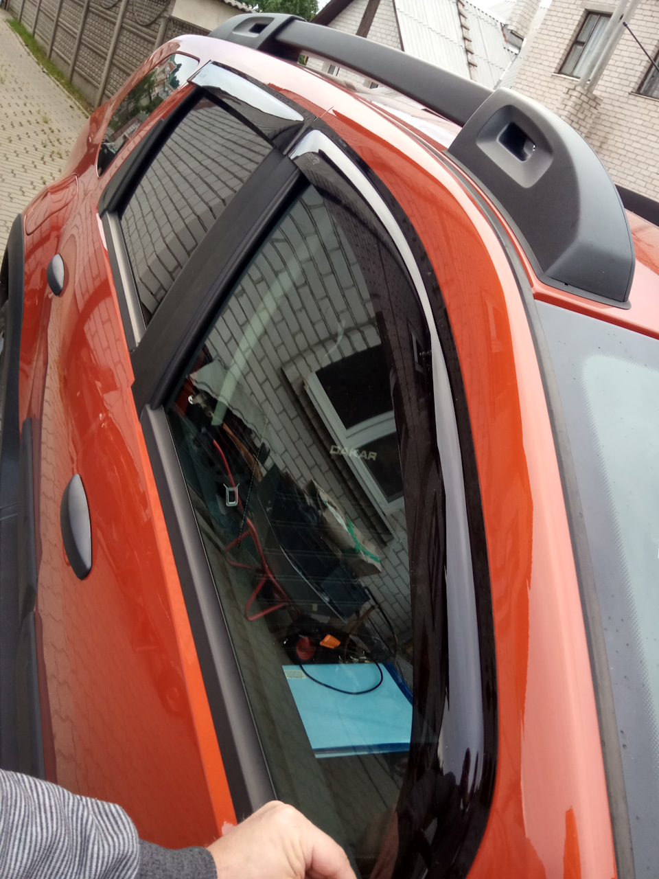 Установка дефлекторов окон. Допы 》2. — Renault Duster (1G), 1,5 л, 2018 ...