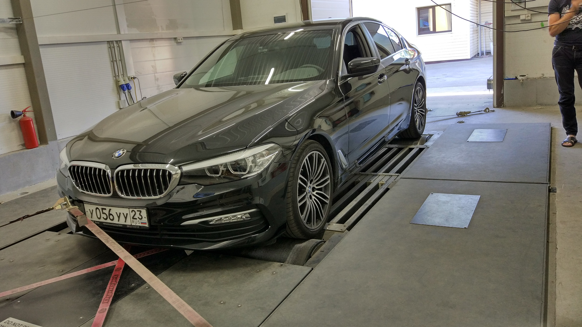Чип бмв g30. BMW g30 b48. БМВ g30 керамика. Битая БМВ 5 g30. Свечи БМВ g30 520i.