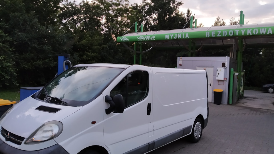 Как заменить тормозной супорт на Опель Виваро. Замена тормозного ...