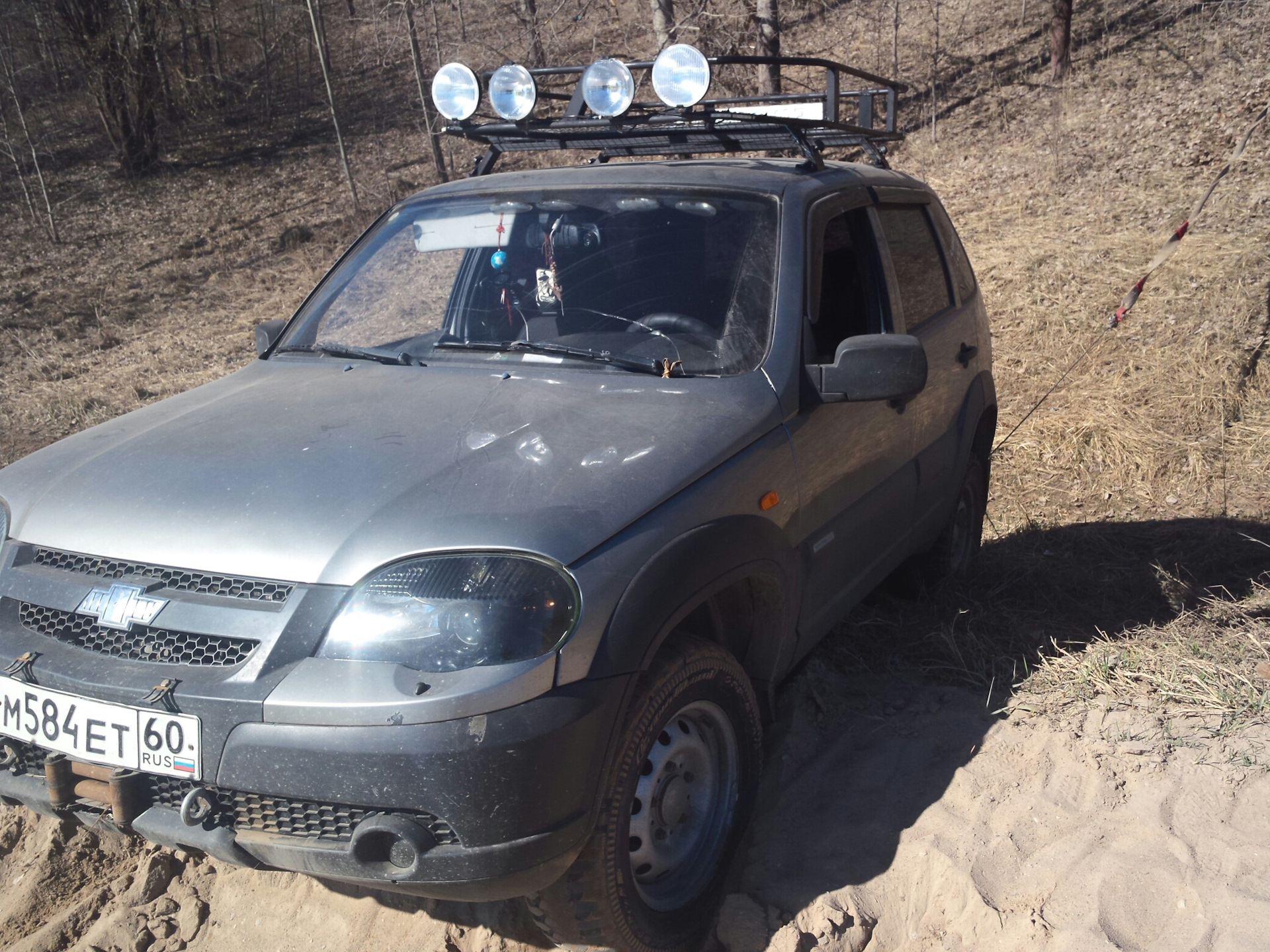 Багажник на крышу автомобиля шевроле нива. Шевроле Нива GLX. Верхний багажник на ниву Шевроле. Багажник на крышу Шеви Нива. Фары на крышу Нива Шевроле.