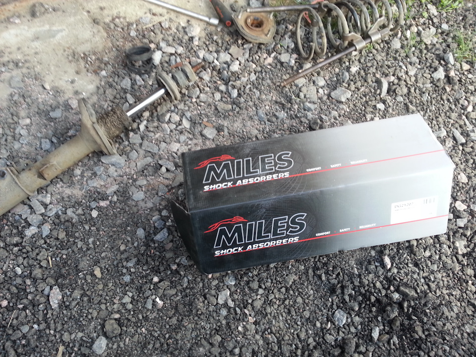 Стойка миллес. Стойки Miles. Стойки Милес на тойоту. Стойки Miles устройство. Стойки Милес на тойоту Харриер.