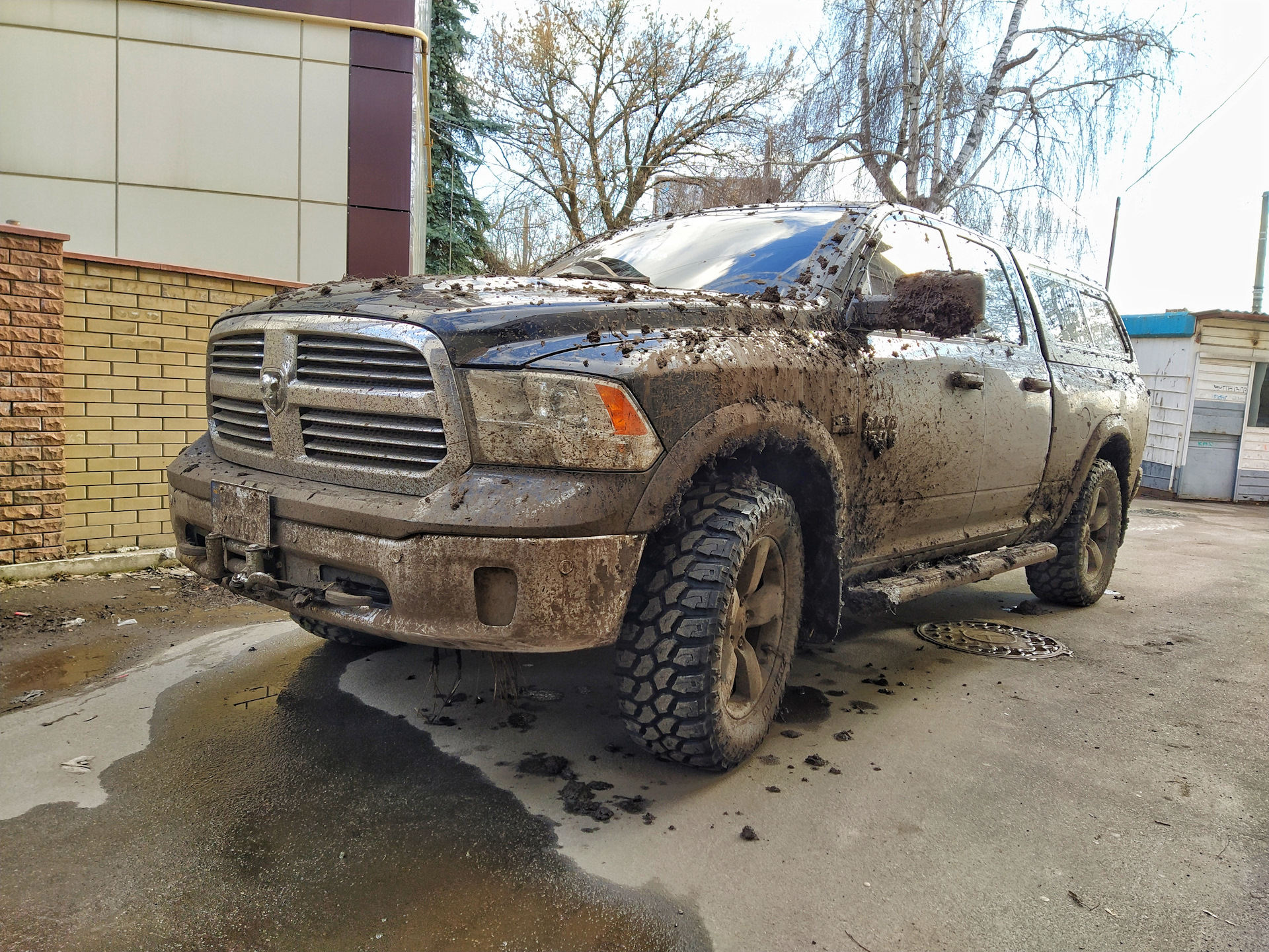 Бездорожье додж. Додж рам 1500 в грязи. Додж рам в грязи. Dodge Ram по бездорожью. Бездорожье на Додж раме.