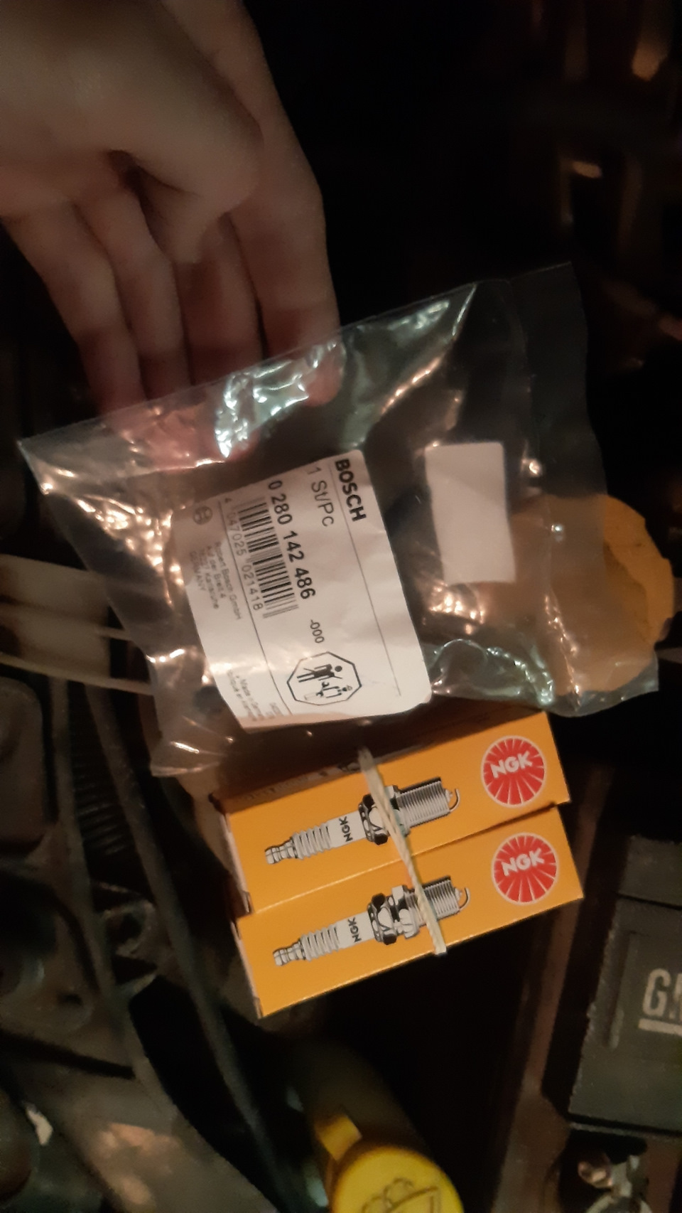 Замена клапана абсорбера и свечей — Opel Corsa D, 1,4 л, 2013 года ...