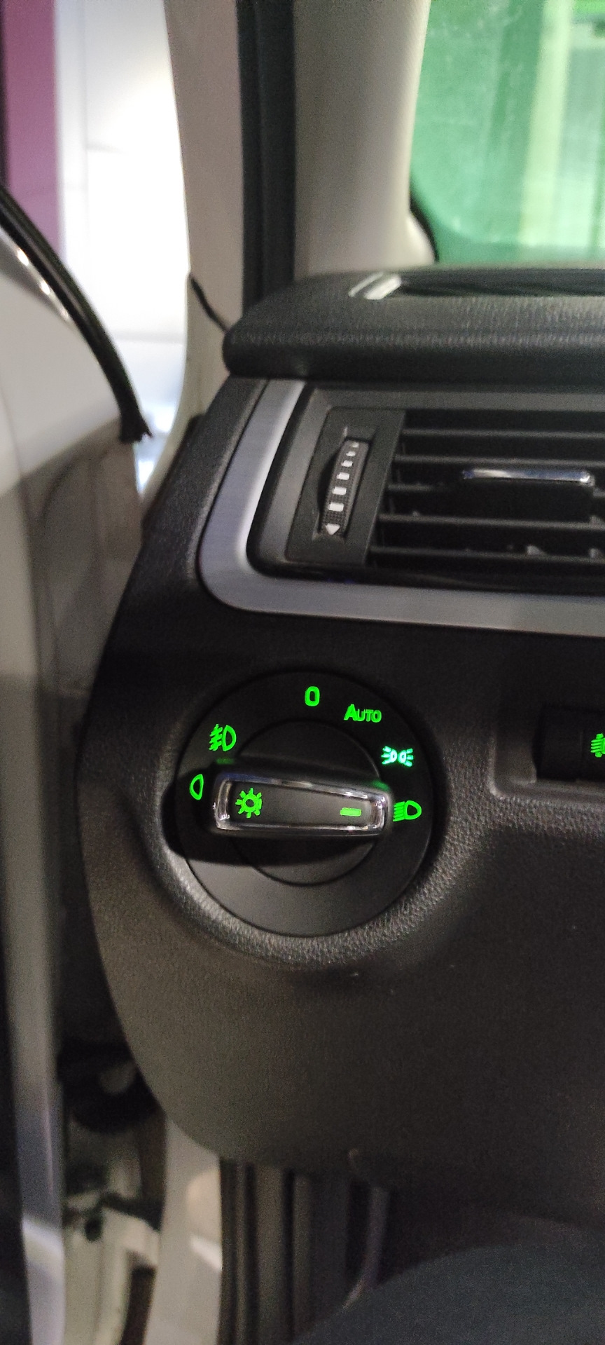 Датчик светодождя, автосвет и обогрев лобового под завод — Skoda Rapid ...