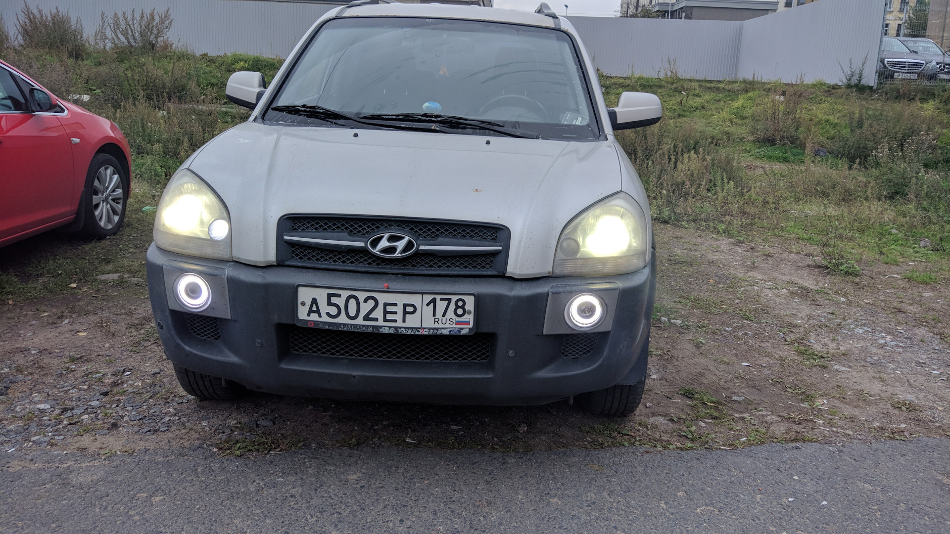 Фары хендай туксон 2007. ДХО Туксон 2008. Ходовые огни на Hyundai Tucson 2008.