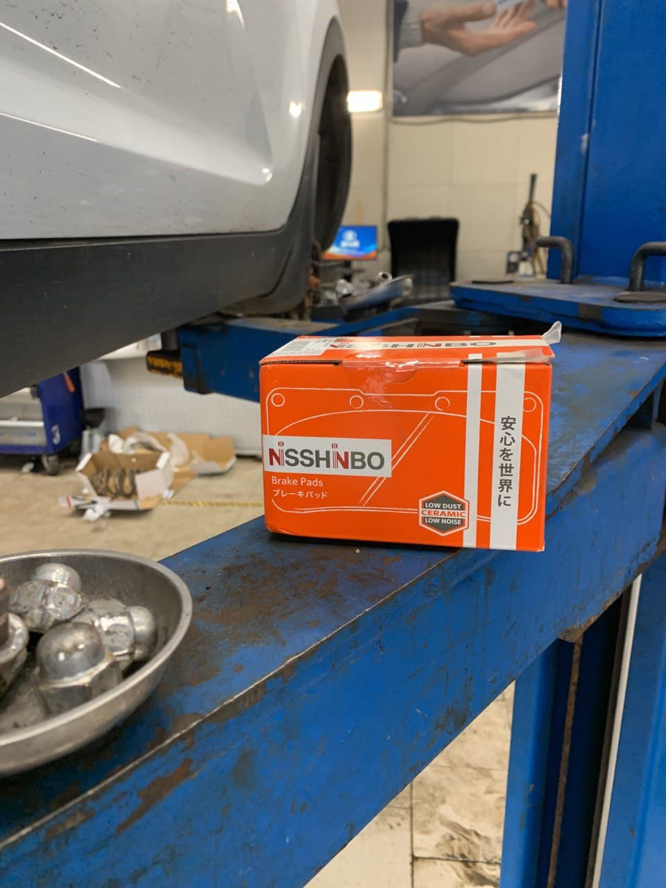 Замена колодок перед и зад — KIA Sportage (3G), 2 л, 2013 года | визит ...