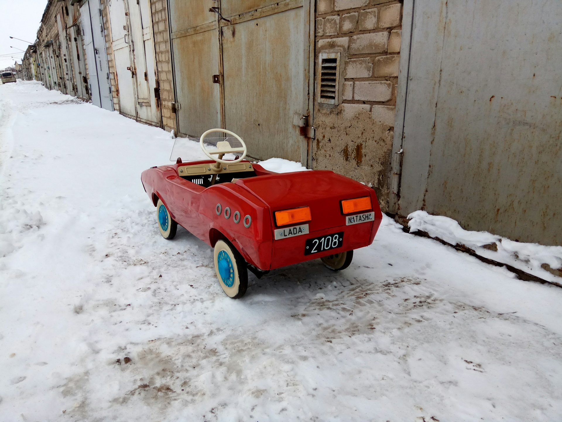 Педальный Москвич Радуга