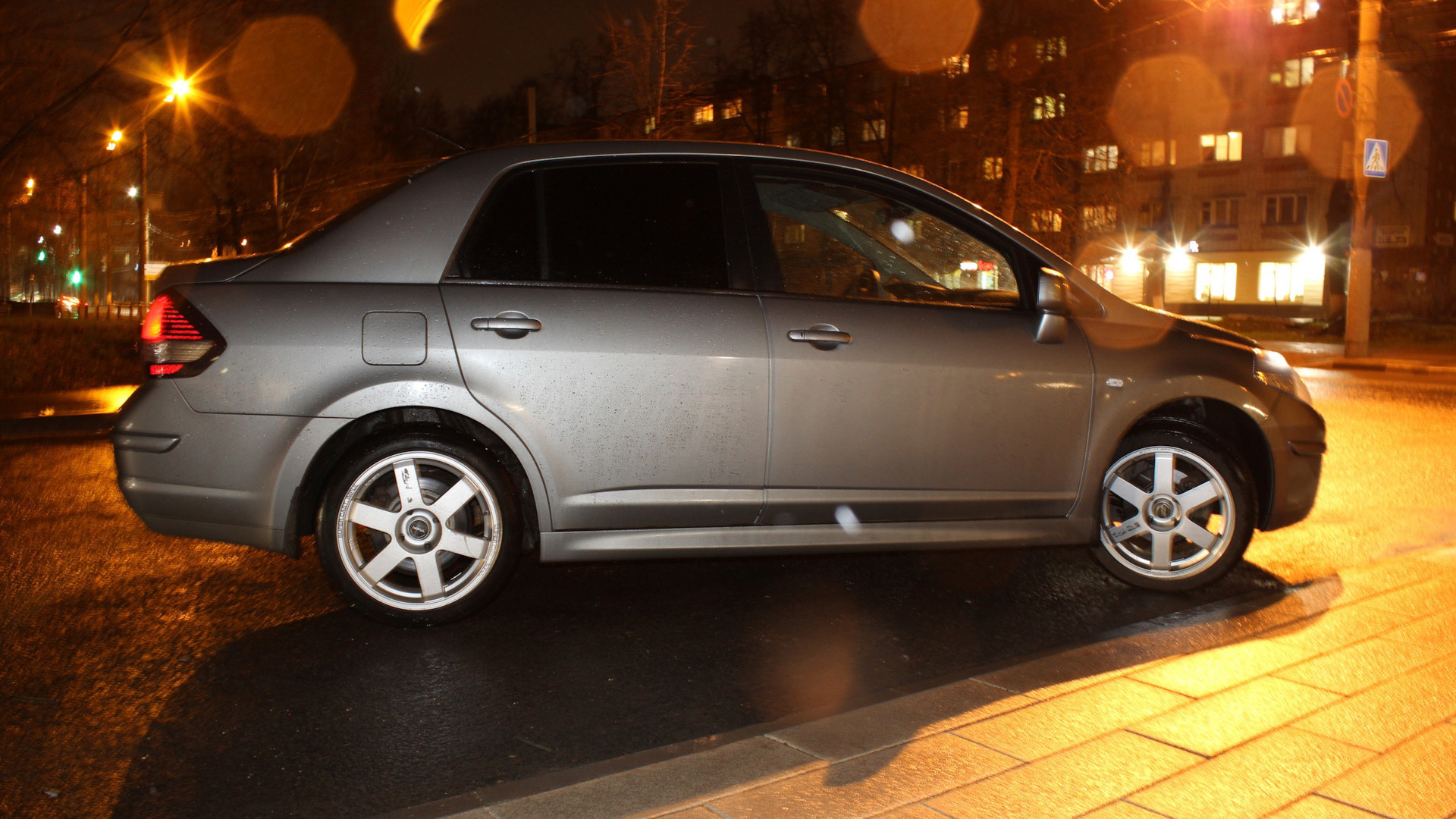 Nissan Tiida (1G) 1.6 бензиновый 2010 | GREY SIDEKICK на DRIVE2