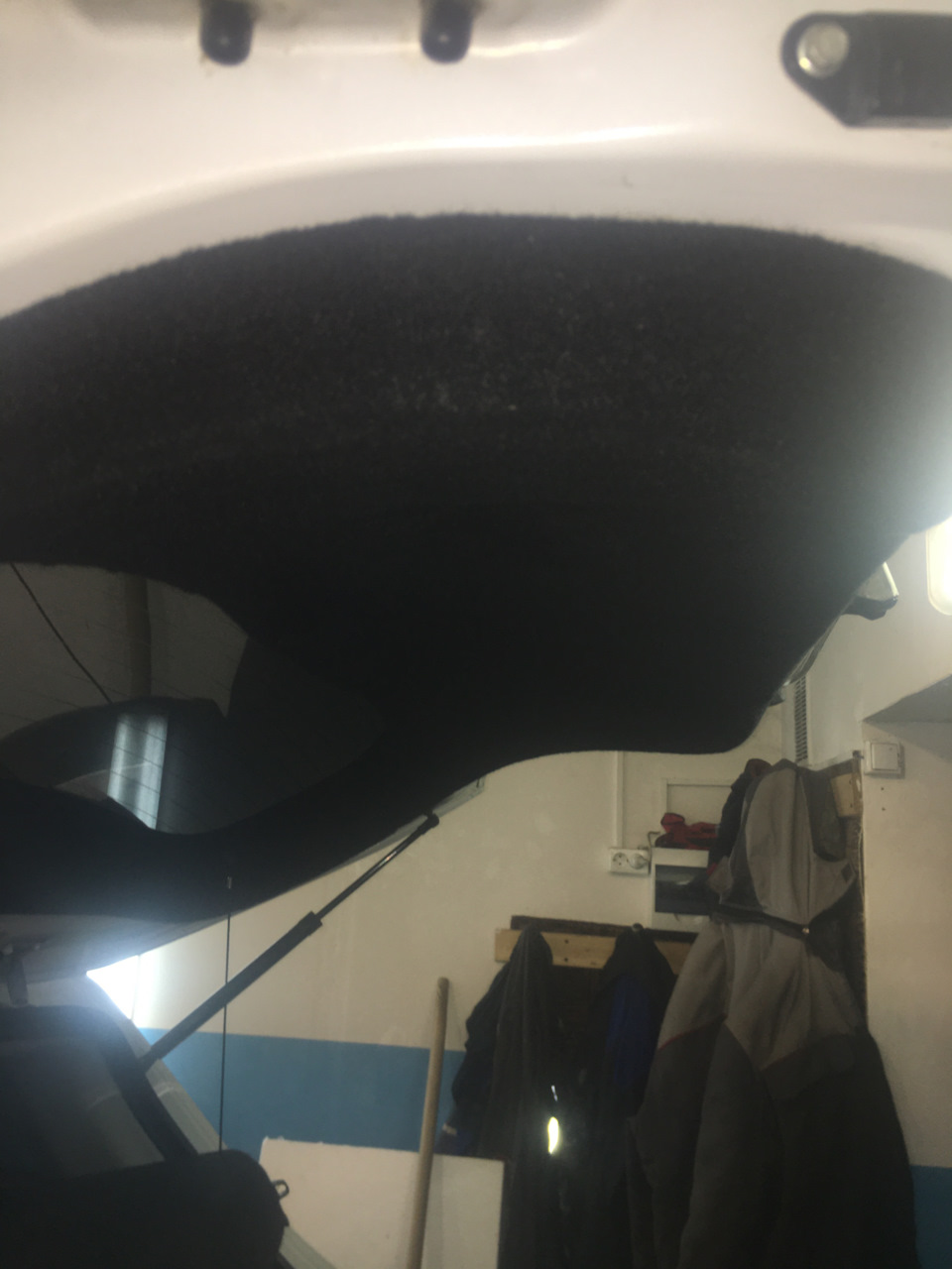 Обклеил Карпетом обшивку 5-ой двери — Mitsubishi ASX, 1,6 л, 2013 года ...