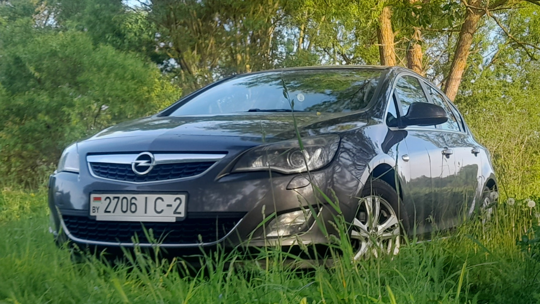 Opel Astra J 1.6 бензиновый 2010 | темно-серый. 1,6 бензин на DRIVE2