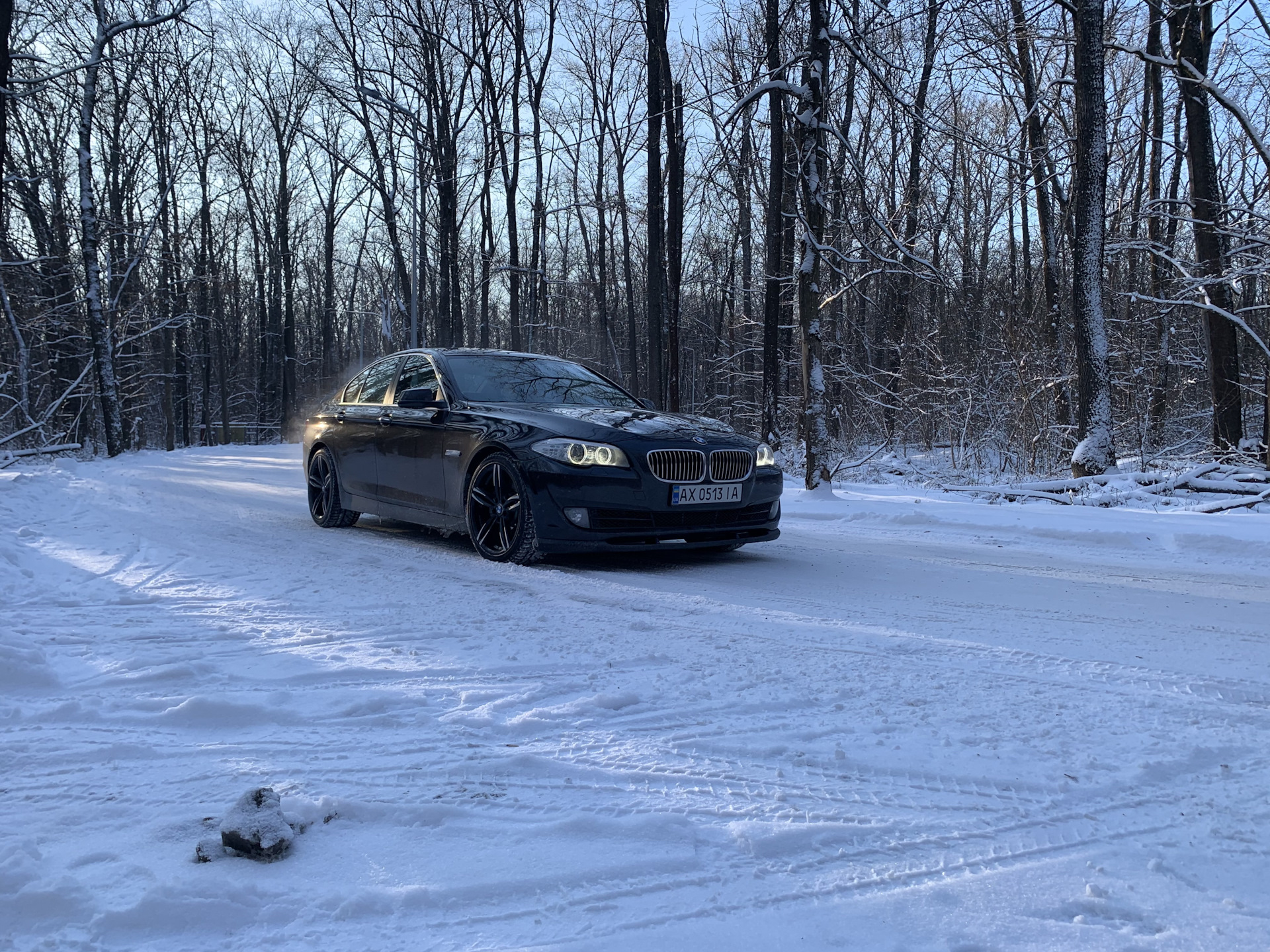 Веселье в снежном лесу — BMW 5 series (F10), 2 л, 2013 года | видео | DRIVE2