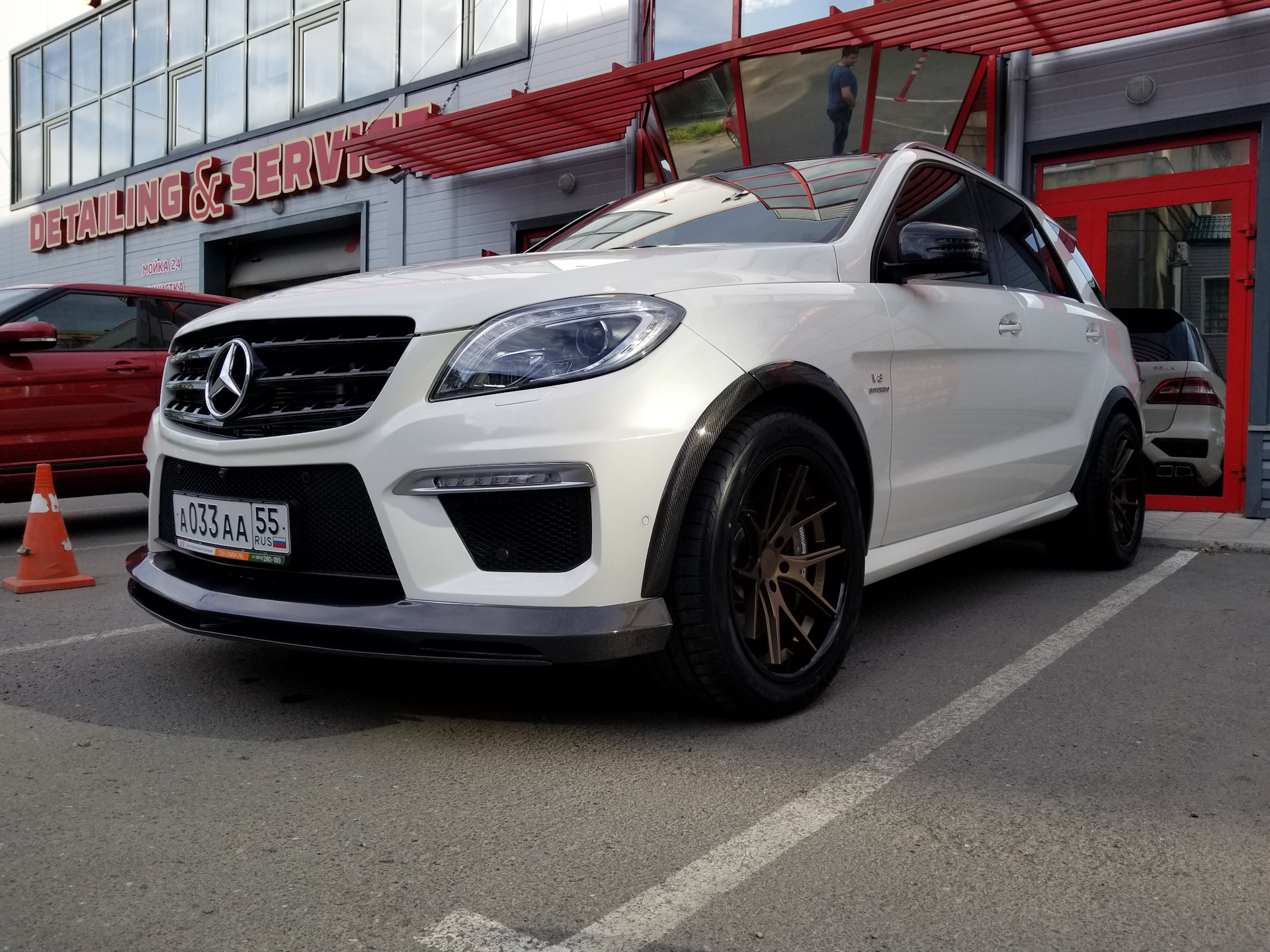 Шины мерседес где. Ml 63 AMG w166. Ml AMG 2015. Ml 166 AMG. Ml 5.5 AMG 2015.