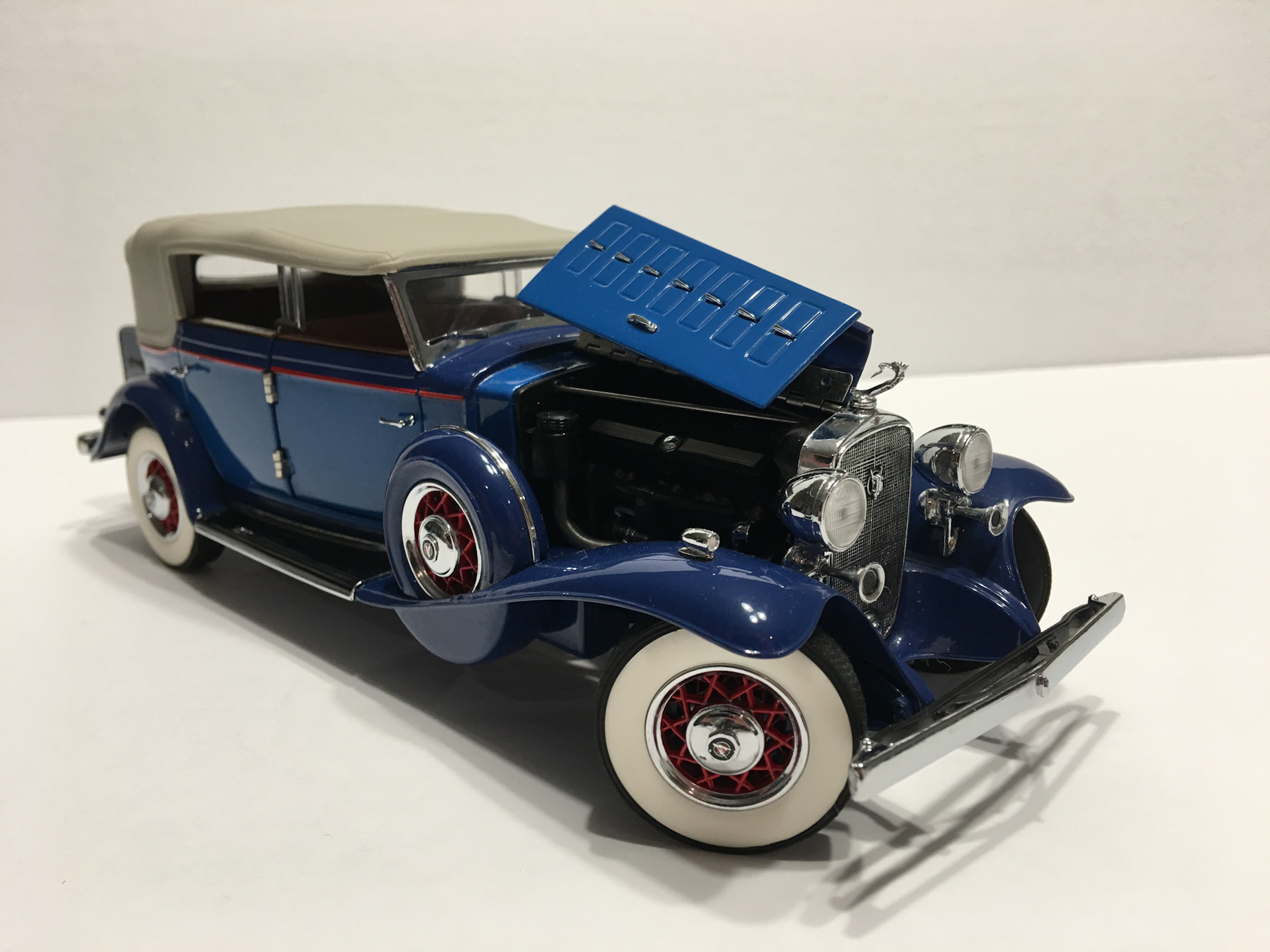 1 24 года. Cadillac v16 Sport Phaeton 1932. Franklin Mint Cadillac v-16 Sport Phaeton 1 24. Cadillac 1931 1/18.