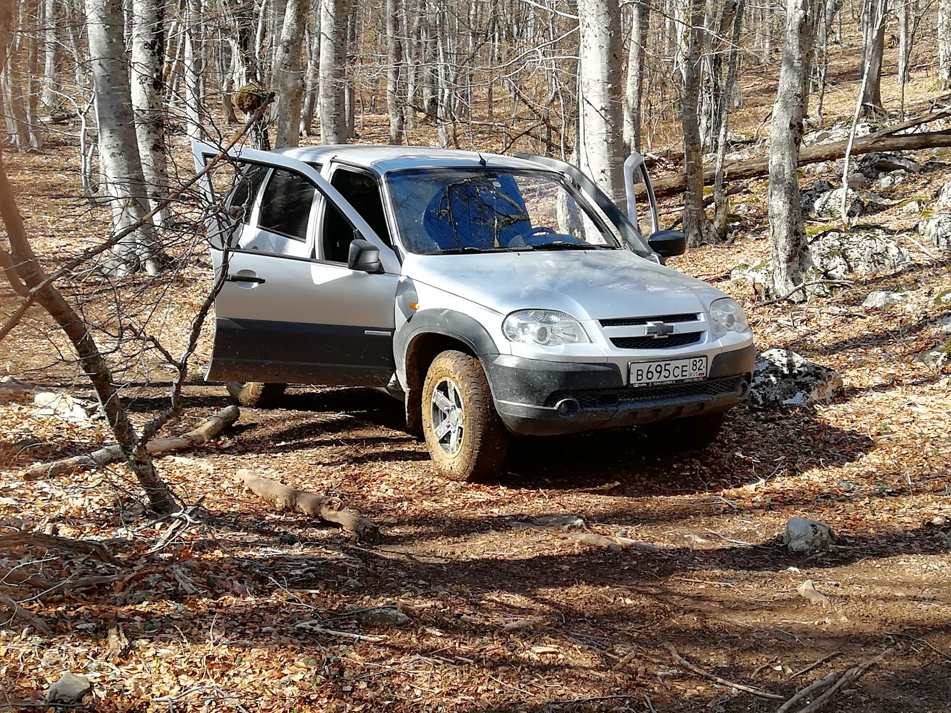 Нива отзывы. Chevrolet Niva GLX. Нива Шевроле драйв 2. Нива Шевроле в лесу. Нива Шевроле Лесная охрана.