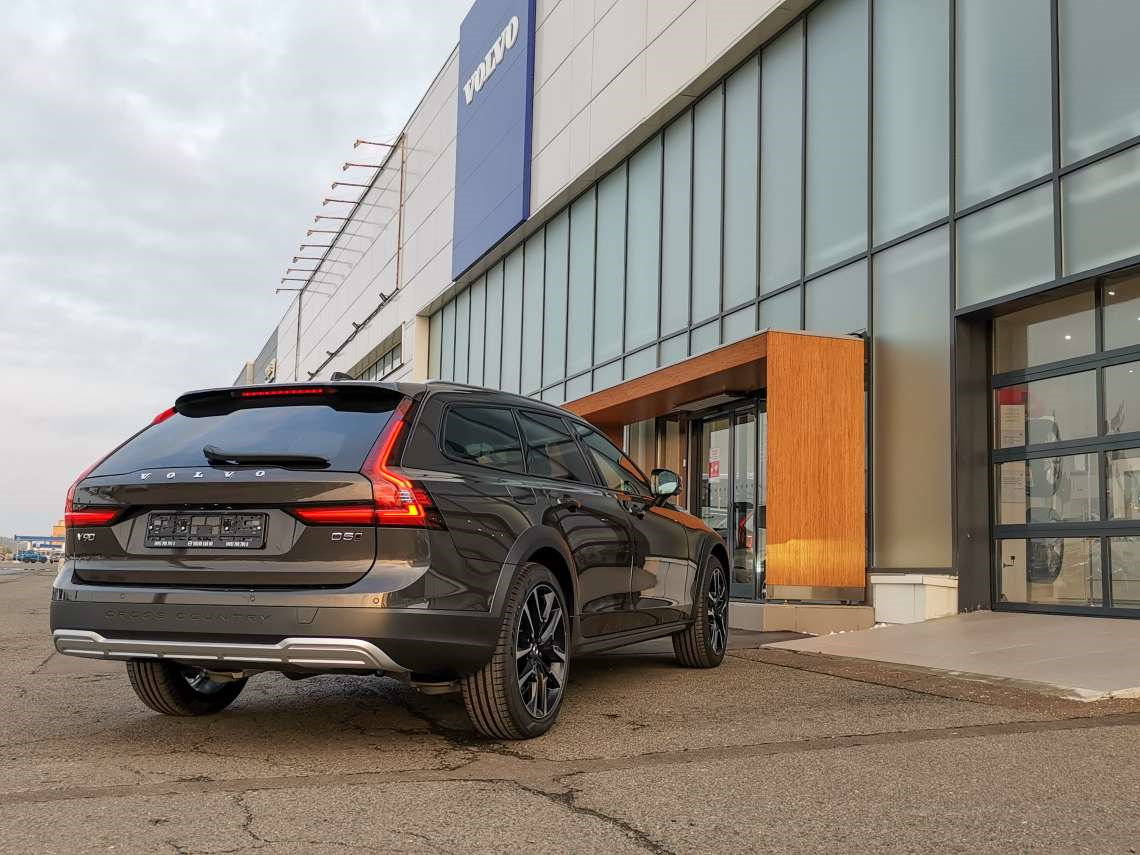 Volvo v90 Cross Country 2021. Новая Вольво в тонере. Новая Вольво в тонере вся. Вольво v90 Cross Country 2022 тюнинг.